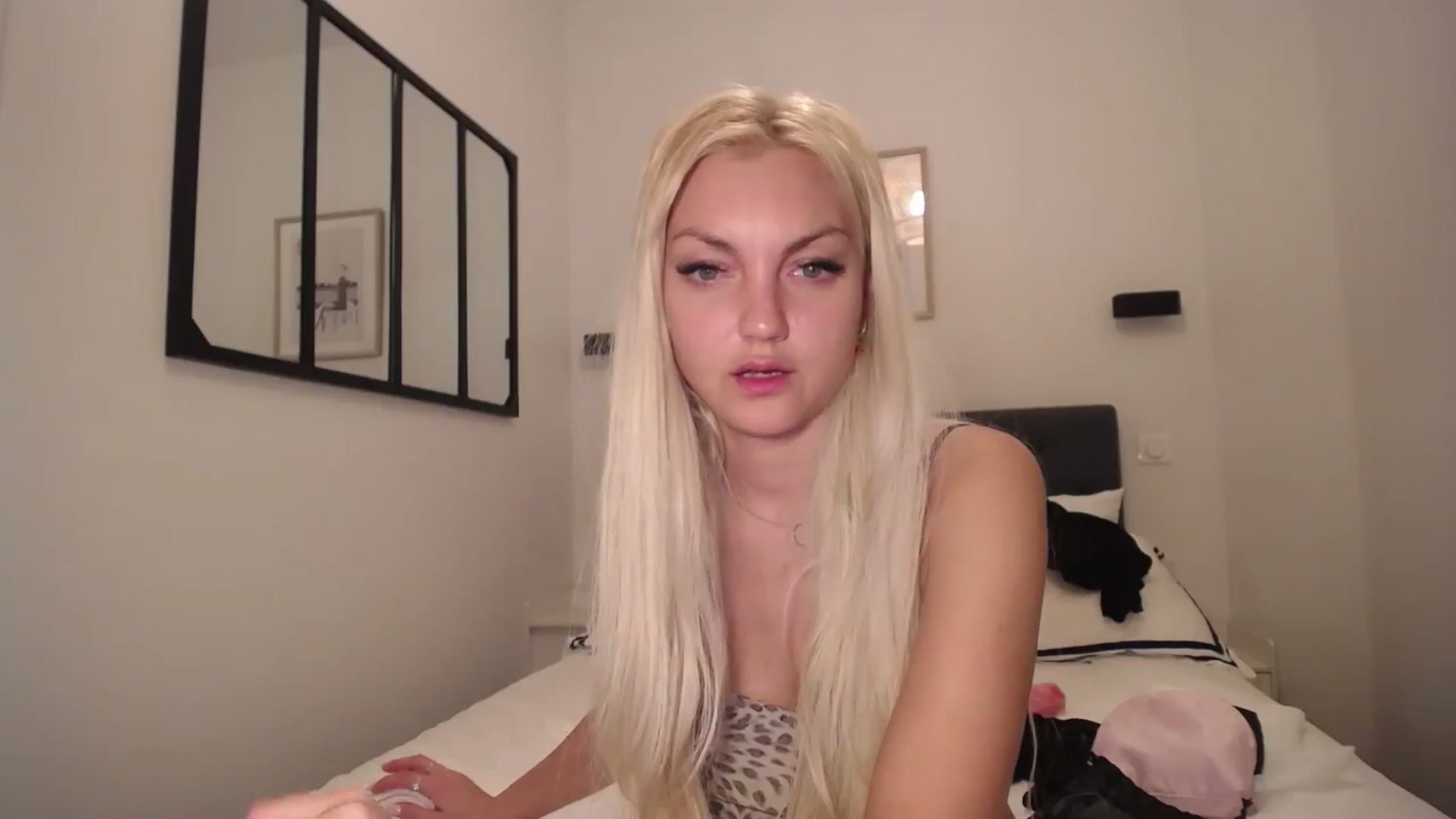 Gallery image thumbnail from AlissyaMay's myfreecams stream on, 03/28/2025, 21:49 image 16 of 20