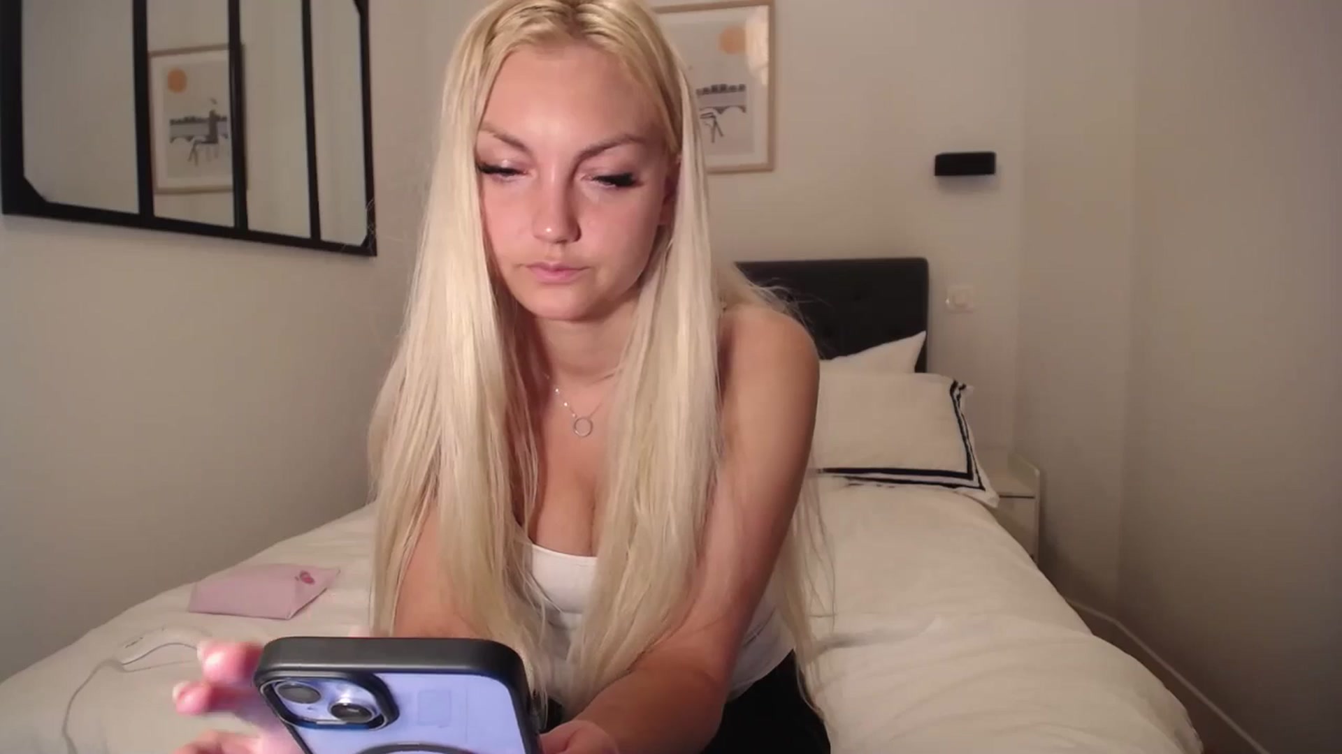Gallery image thumbnail from AlissyaMay's myfreecams stream on, 03/29/2025, 16:15 image 9 of 20