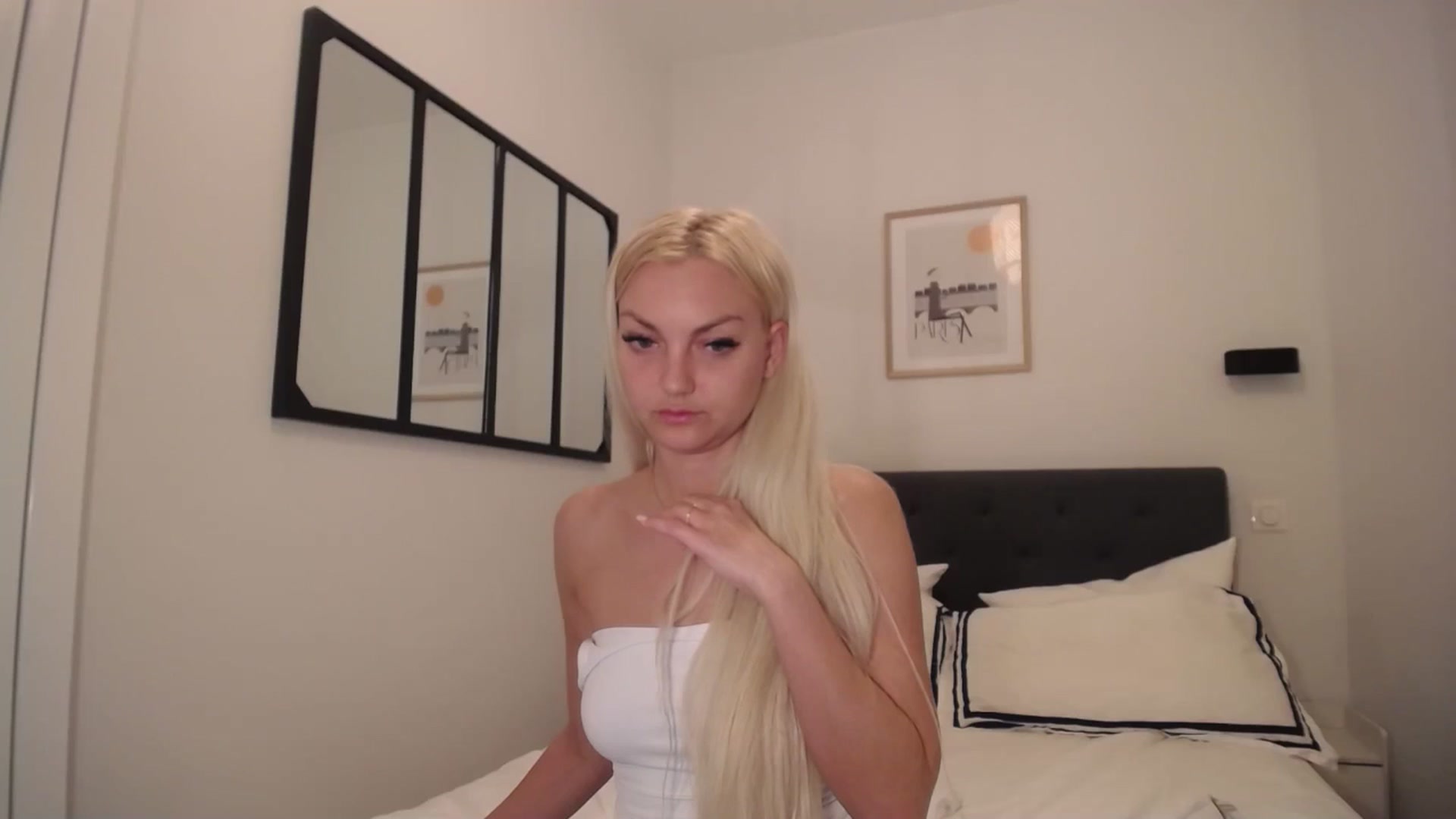 Gallery image thumbnail from AlissyaMay's myfreecams stream on, 03/29/2025, 21:11 image 17 of 20