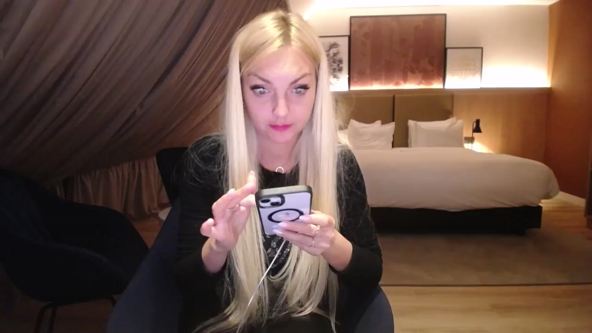 Gallery image thumbnail from AlissyaMay's myfreecams stream on, 04/04/2025, 24:24 image 20 of 20