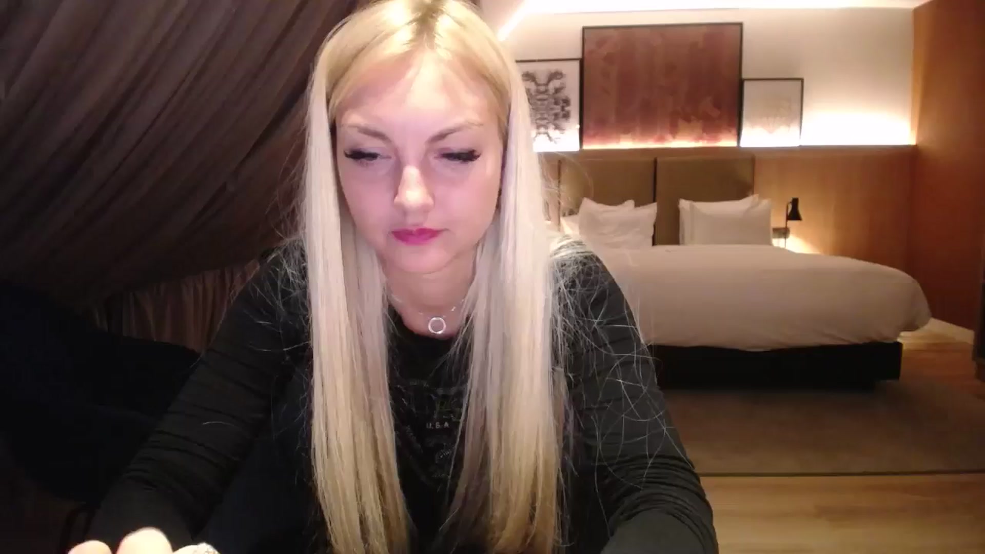 Gallery image thumbnail from AlissyaMay's myfreecams stream on, 04/04/2025, 24:24 image 18 of 20