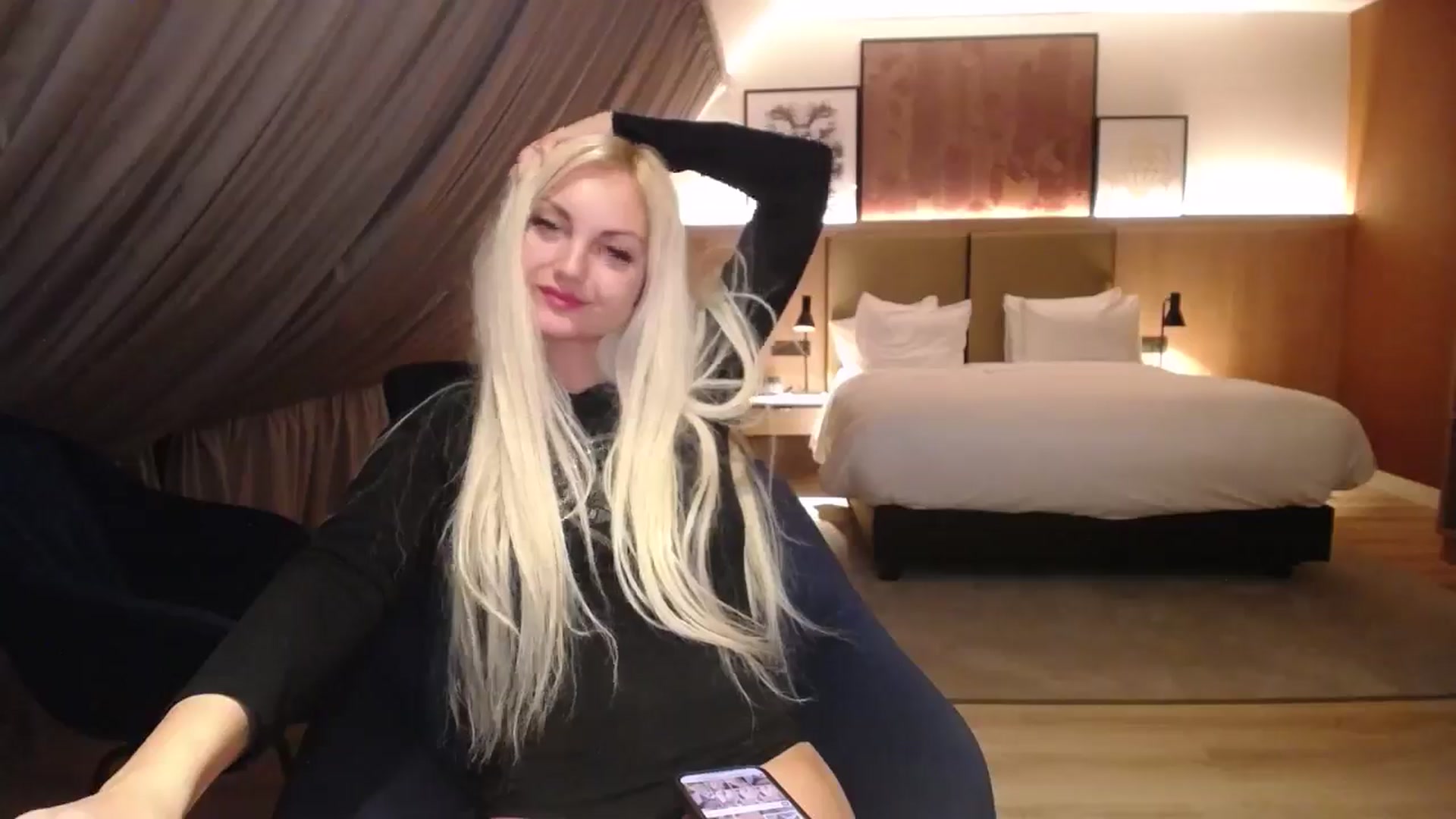 Gallery image thumbnail from AlissyaMay's myfreecams stream on, 04/04/2025, 24:24 image 7 of 20
