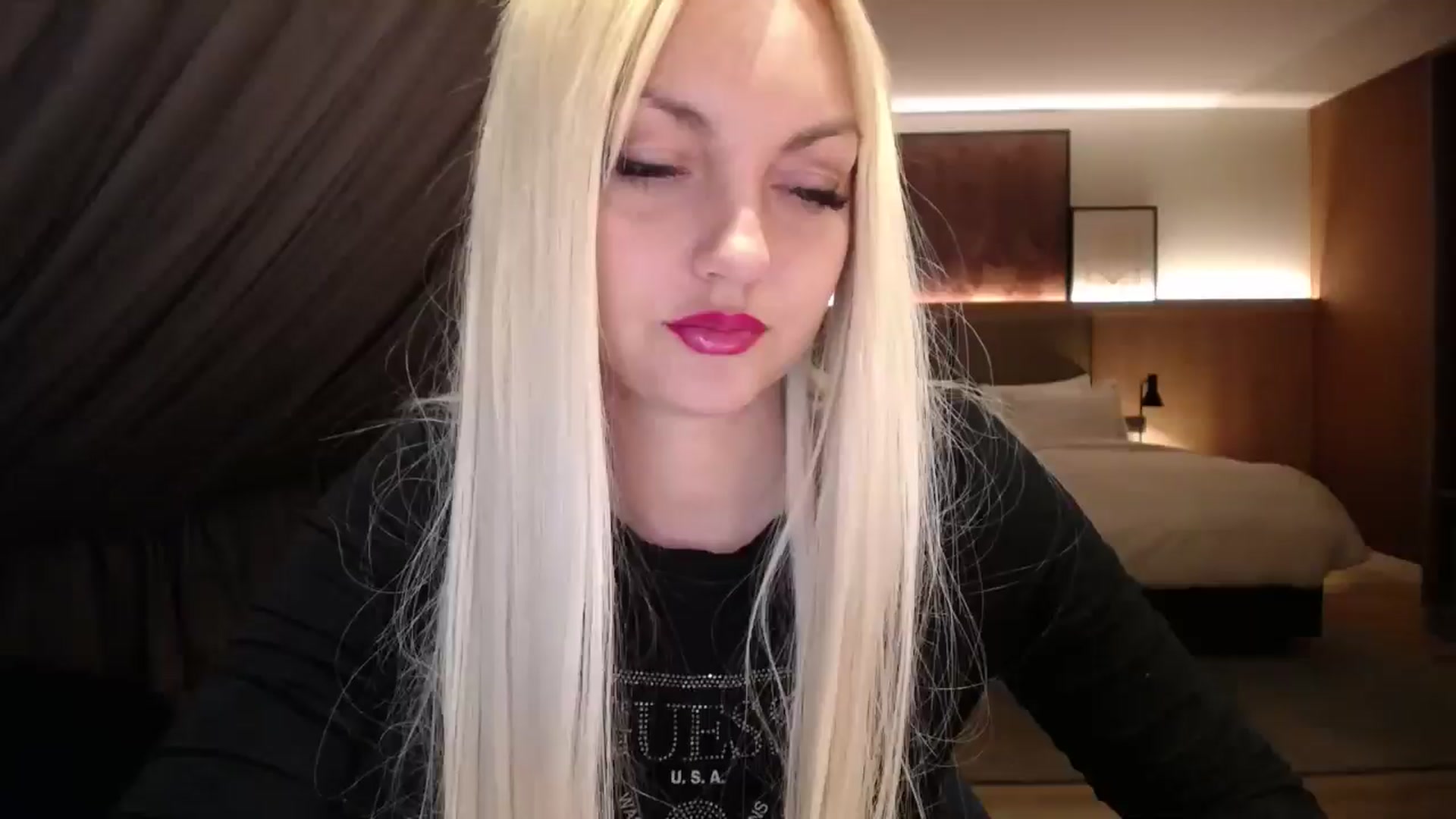 Gallery image thumbnail from AlissyaMay's myfreecams stream on, 04/07/2025, 16:33 image 7 of 20