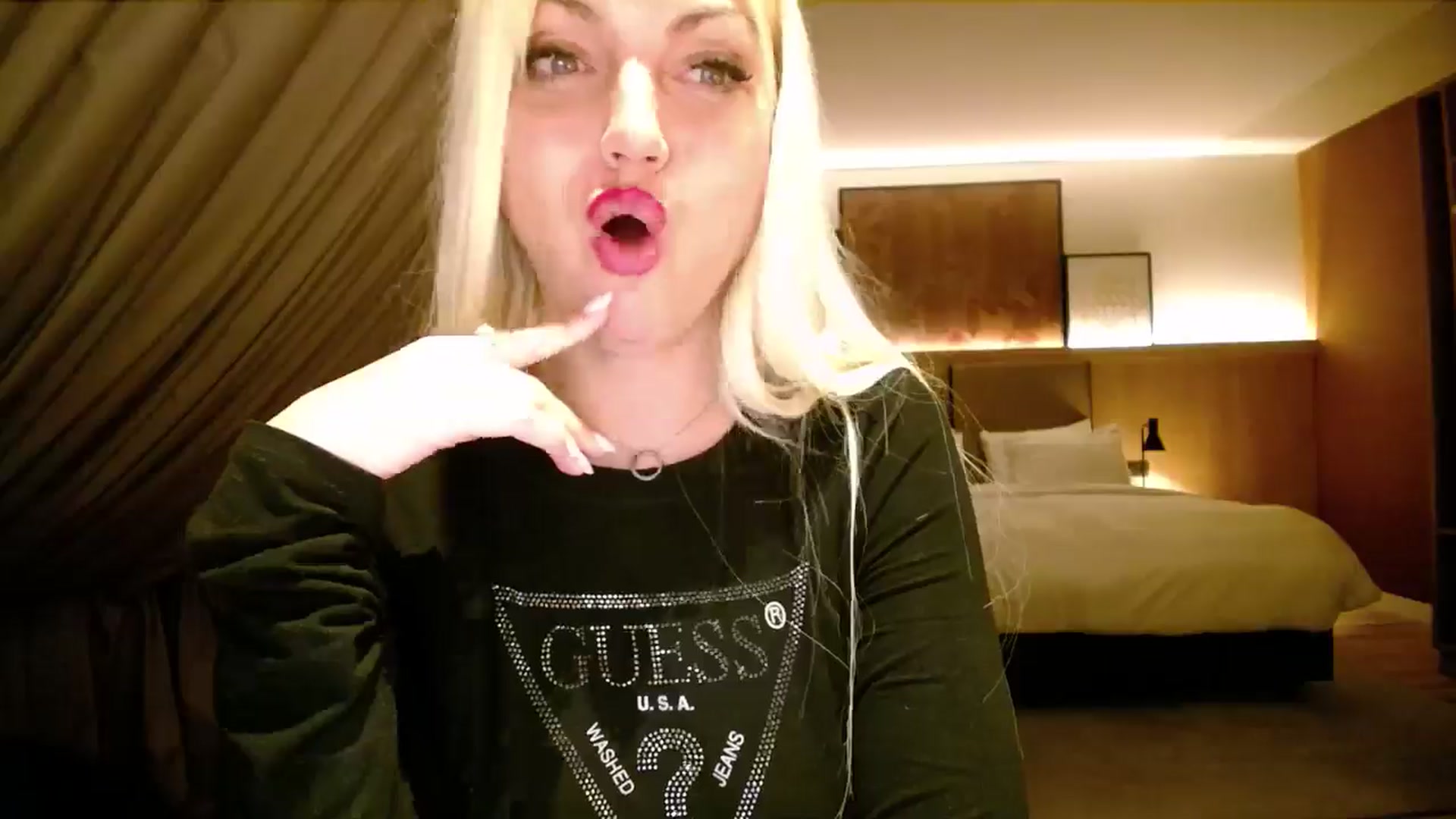 Gallery image thumbnail from AlissyaMay's myfreecams stream on, 04/07/2025, 19:03 image 15 of 20