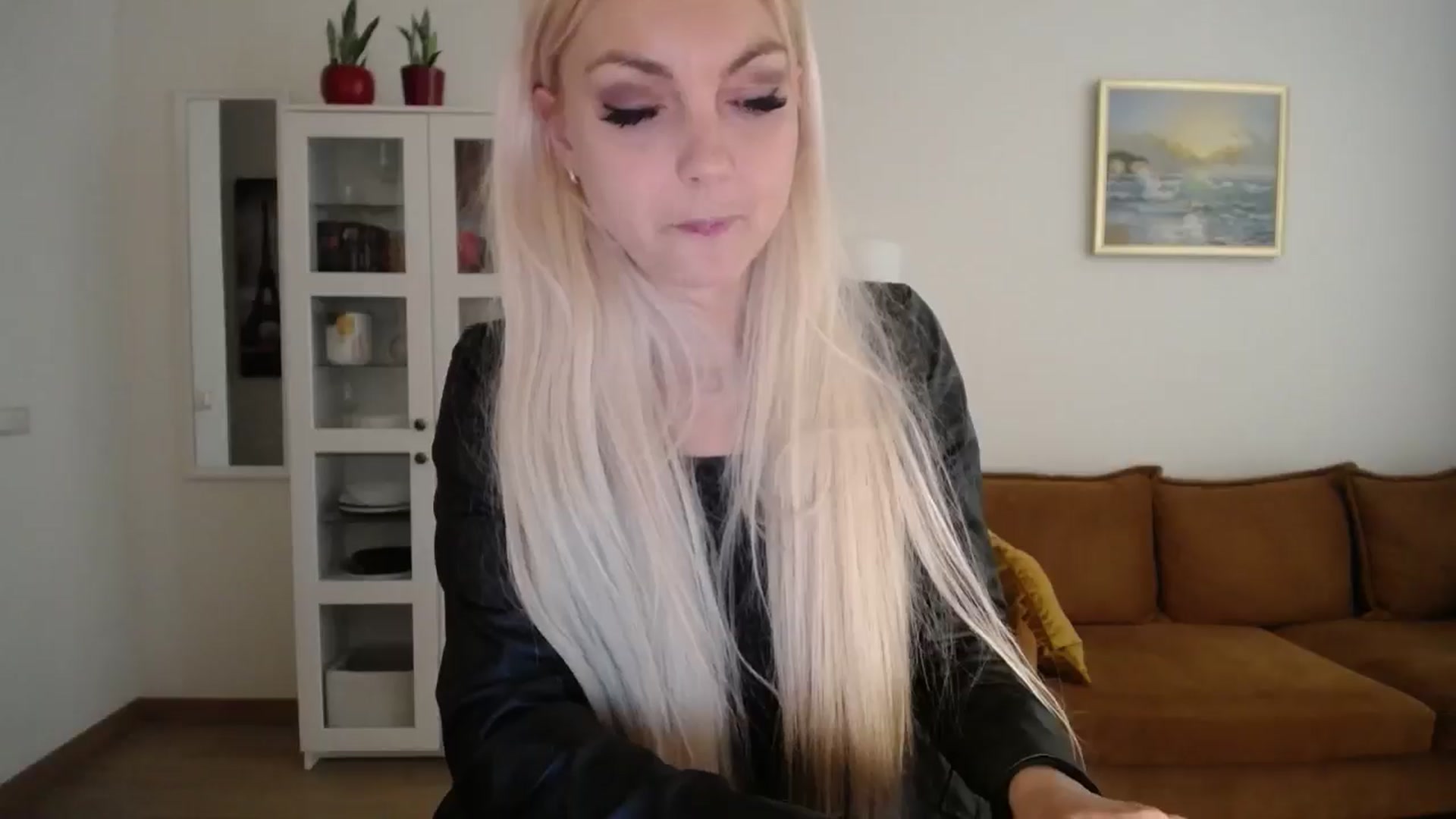 Gallery image thumbnail from AlissyaMay's myfreecams stream on, 04/25/2025, 13:04 image 17 of 20