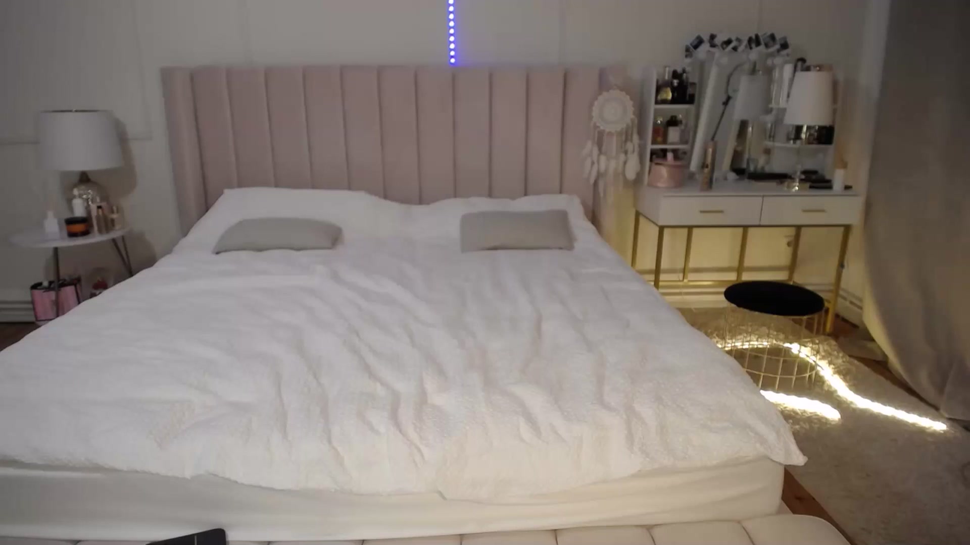 Gallery image thumbnail from AlissyaMay's myfreecams stream on, 05/12/2025, 22:44 image 19 of 20