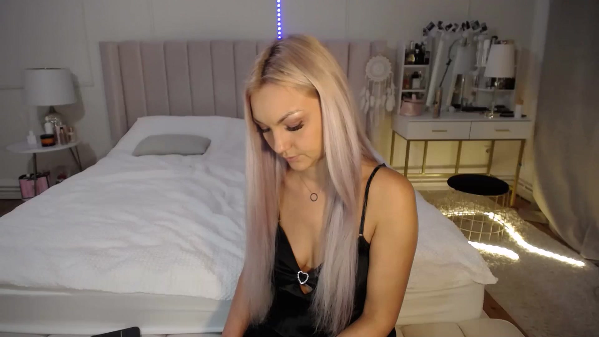 Gallery image thumbnail from AlissyaMay's myfreecams stream on, 05/12/2025, 22:44 image 4 of 20