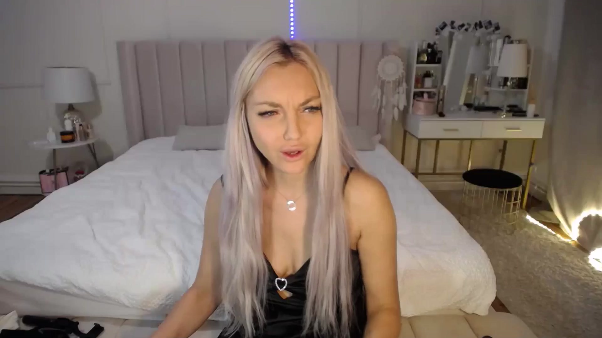 Gallery image thumbnail from AlissyaMay's myfreecams stream on, 05/14/2025, 02:47 image 3 of 20