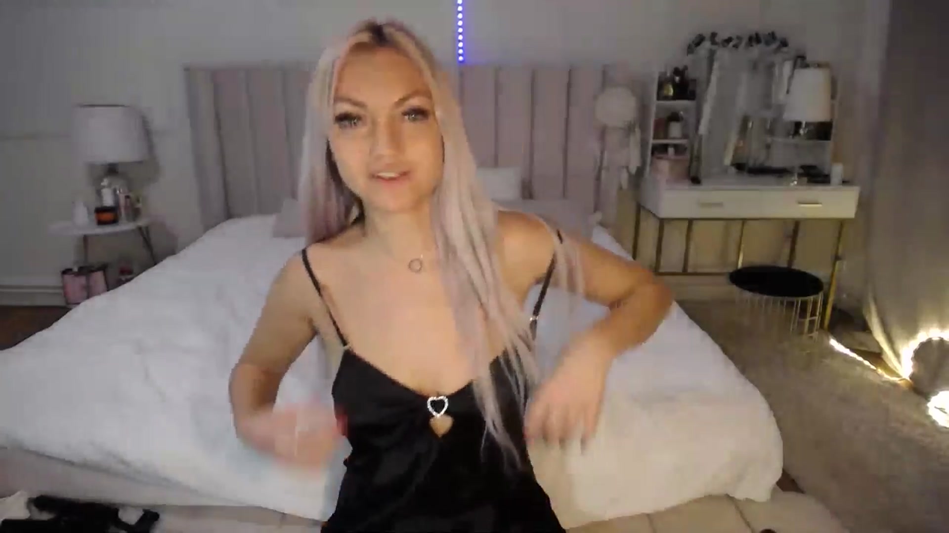 Gallery image thumbnail from AlissyaMay's myfreecams stream on, 05/14/2025, 02:47 image 17 of 20