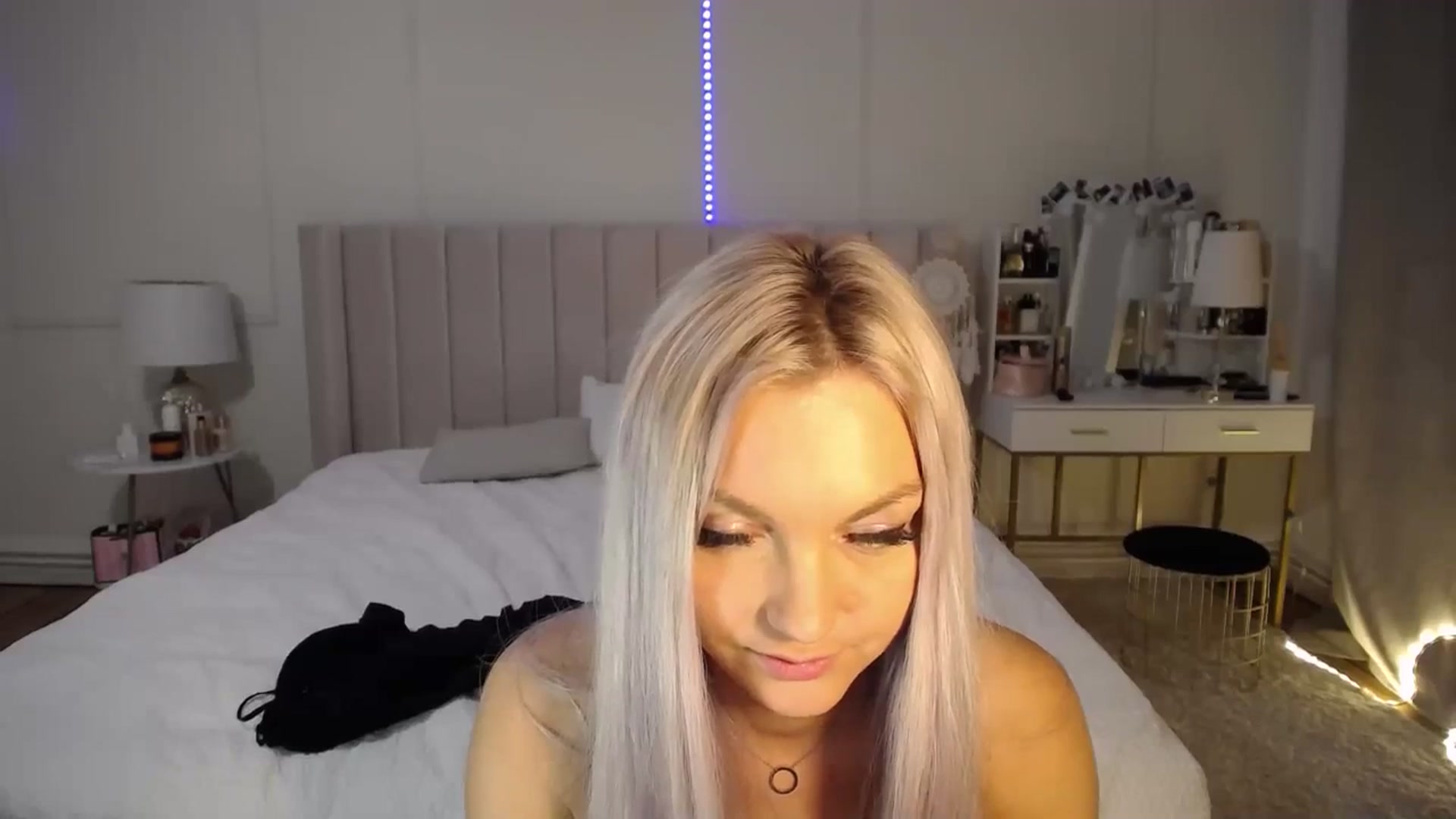 Gallery image thumbnail from AlissyaMay's myfreecams stream on, 05/14/2025, 03:51 image 5 of 20