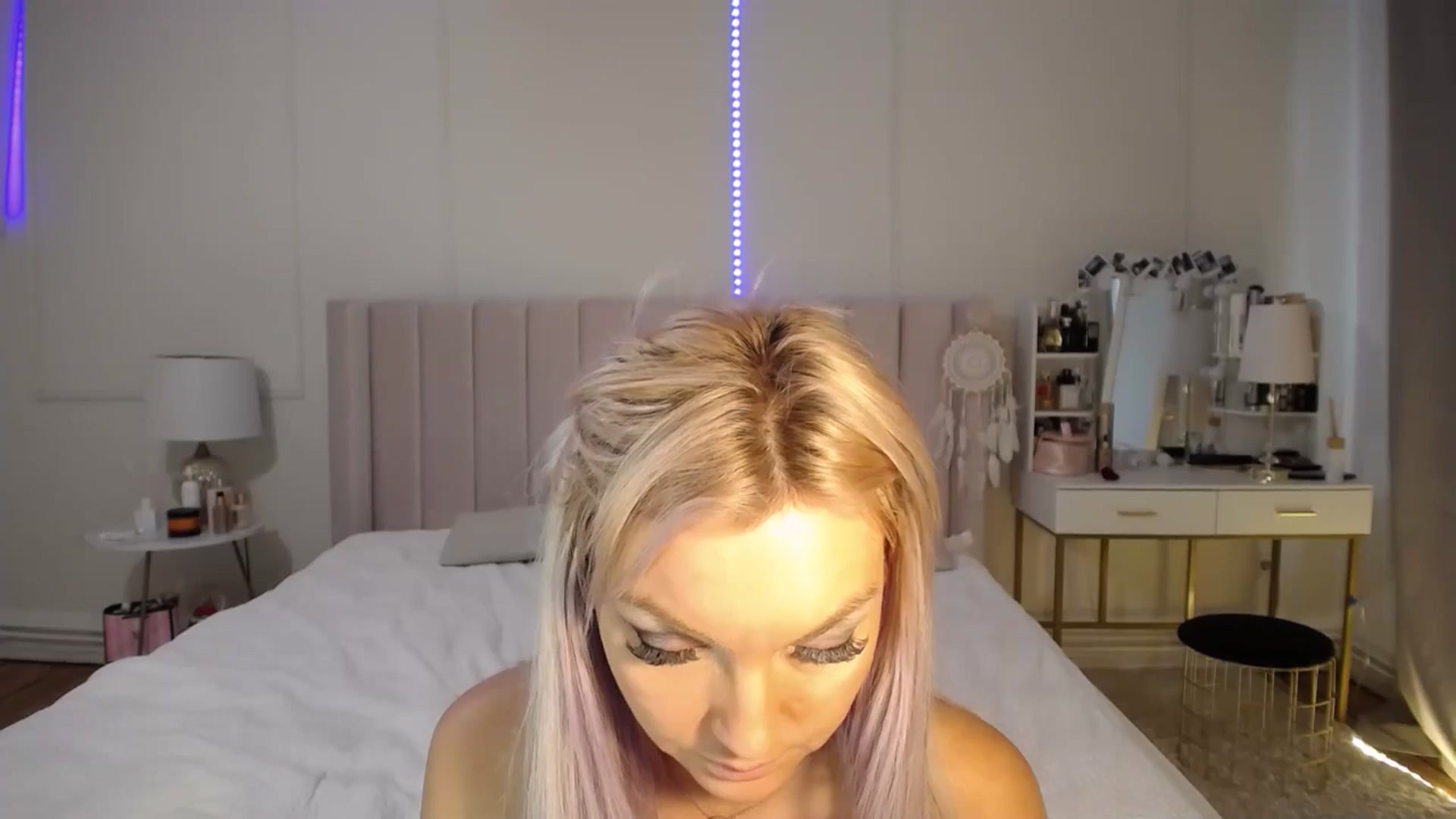 Gallery image thumbnail from AlissyaMay's myfreecams stream on, 05/14/2025, 05:16 image 18 of 20