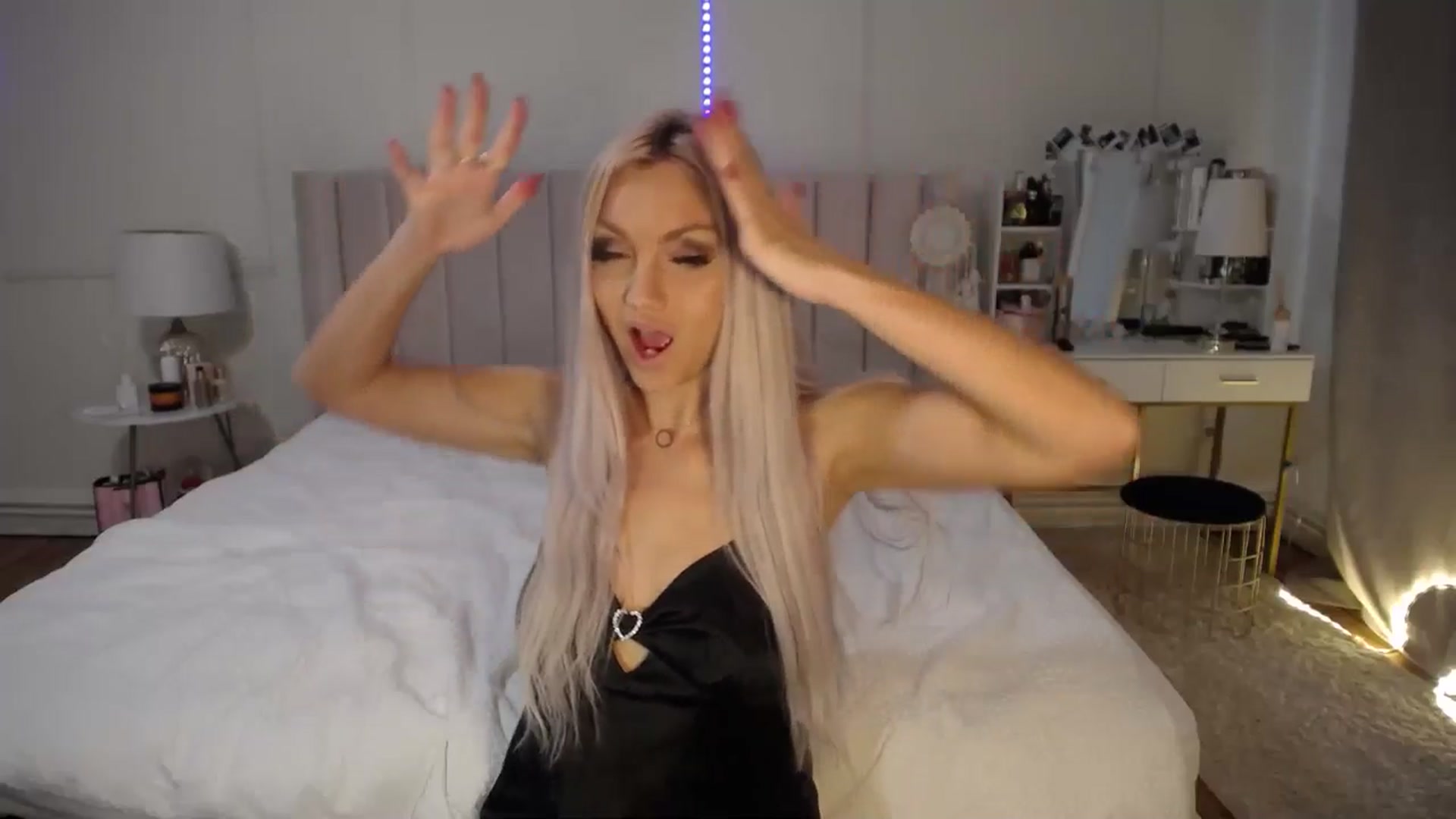 Gallery image thumbnail from AlissyaMay's myfreecams stream on, 05/14/2025, 05:16 image 3 of 20
