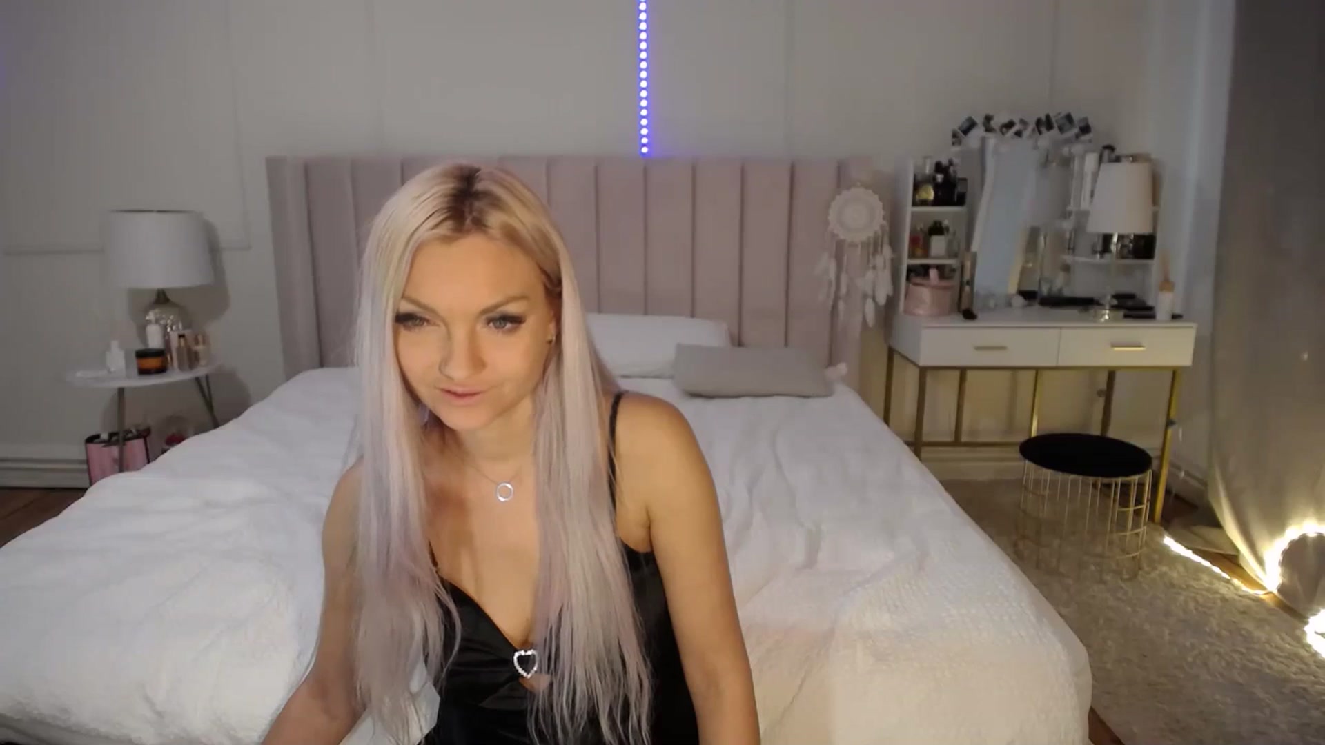 Gallery image thumbnail from AlissyaMay's myfreecams stream on, 05/14/2025, 05:16 image 2 of 20