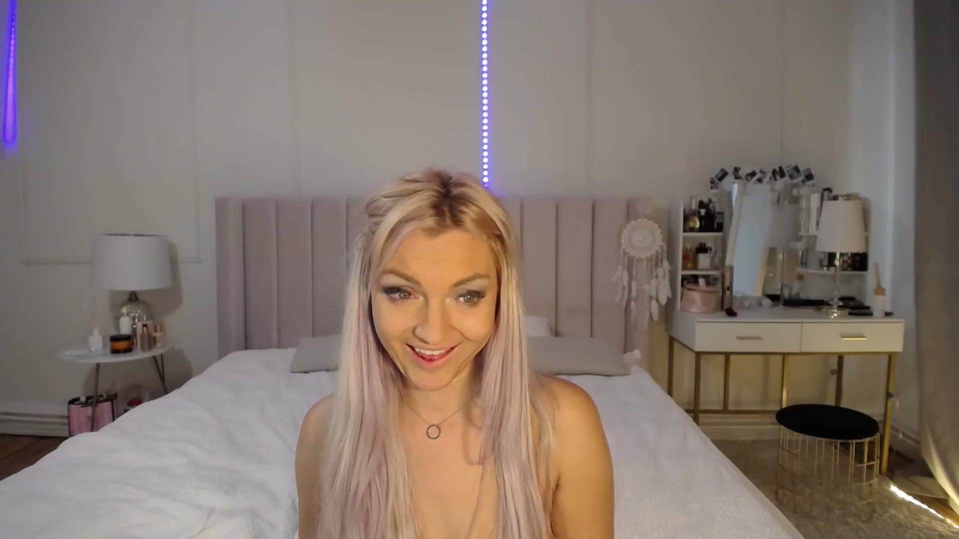 Gallery image thumbnail from AlissyaMay's myfreecams stream on, 05/14/2025, 05:16 image 19 of 20