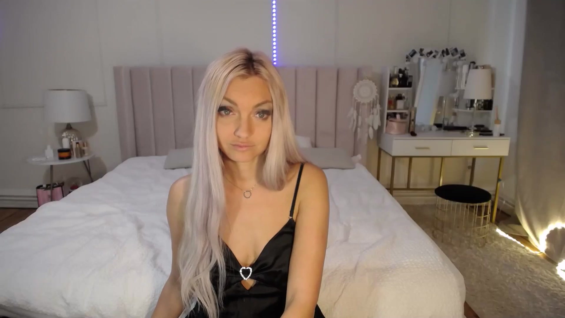 Gallery image thumbnail from AlissyaMay's myfreecams stream on, 05/14/2025, 05:16 image 9 of 20