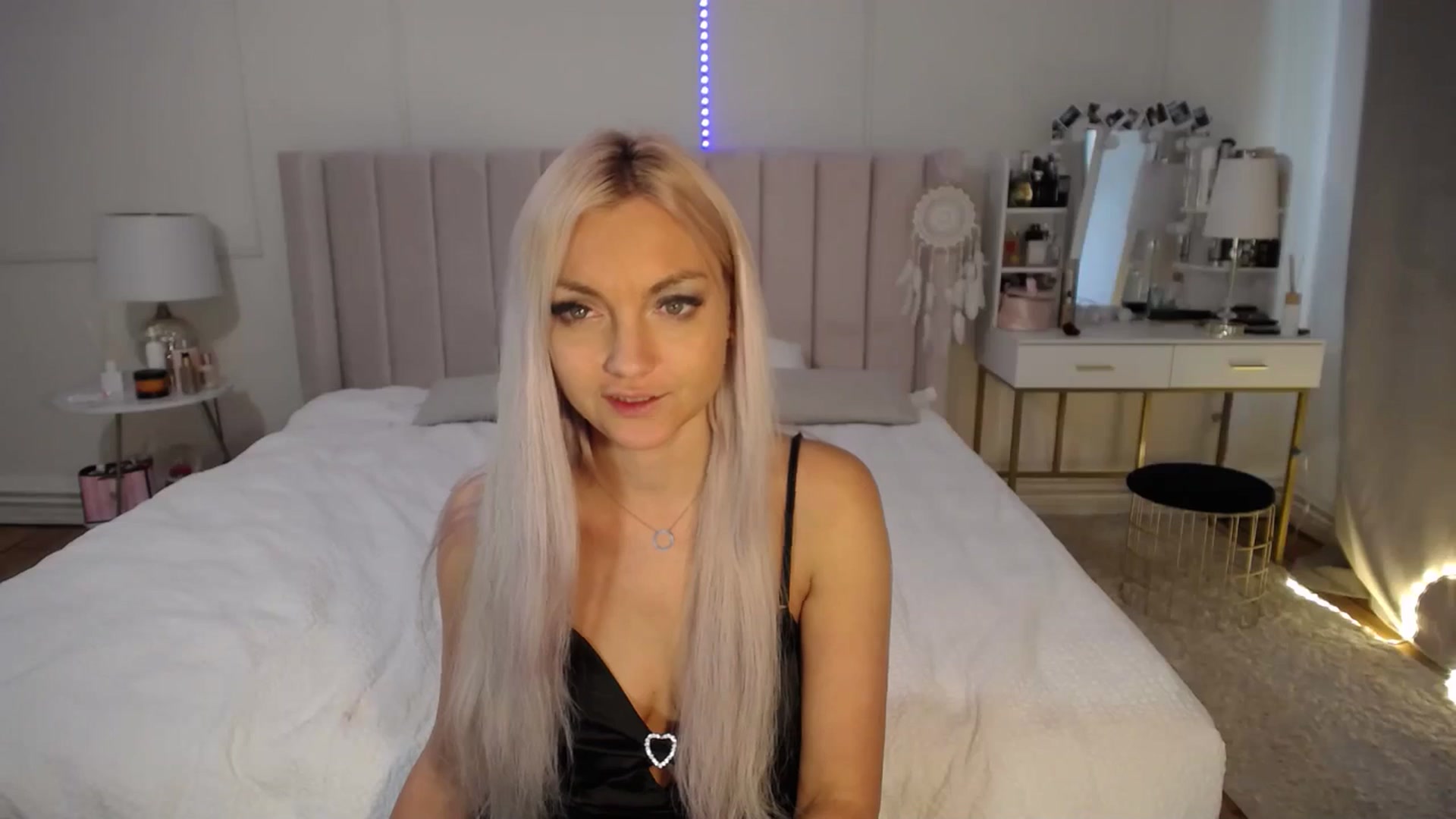 Gallery image thumbnail from AlissyaMay's myfreecams stream on, 05/14/2025, 07:27 image 2 of 20