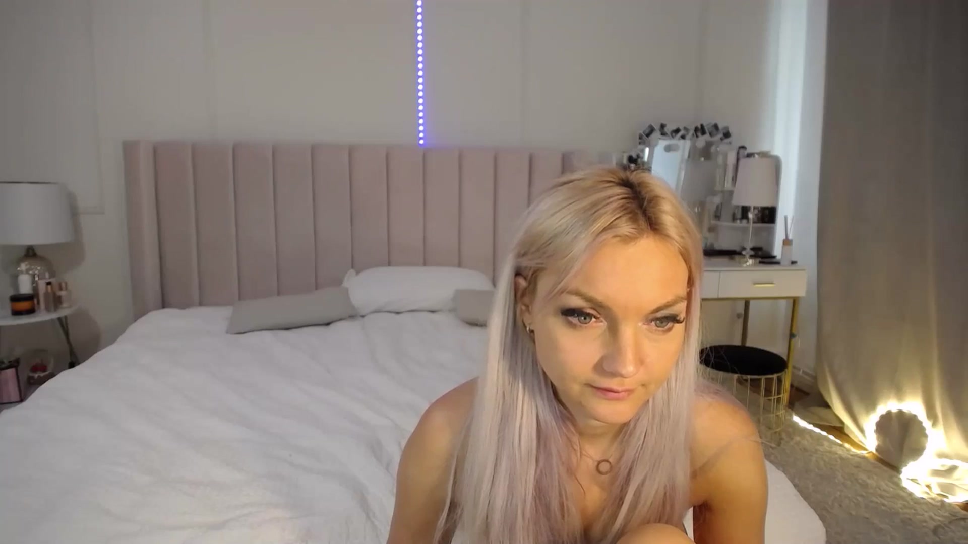 Gallery image thumbnail from AlissyaMay's myfreecams stream on, 05/14/2025, 09:07 image 17 of 20