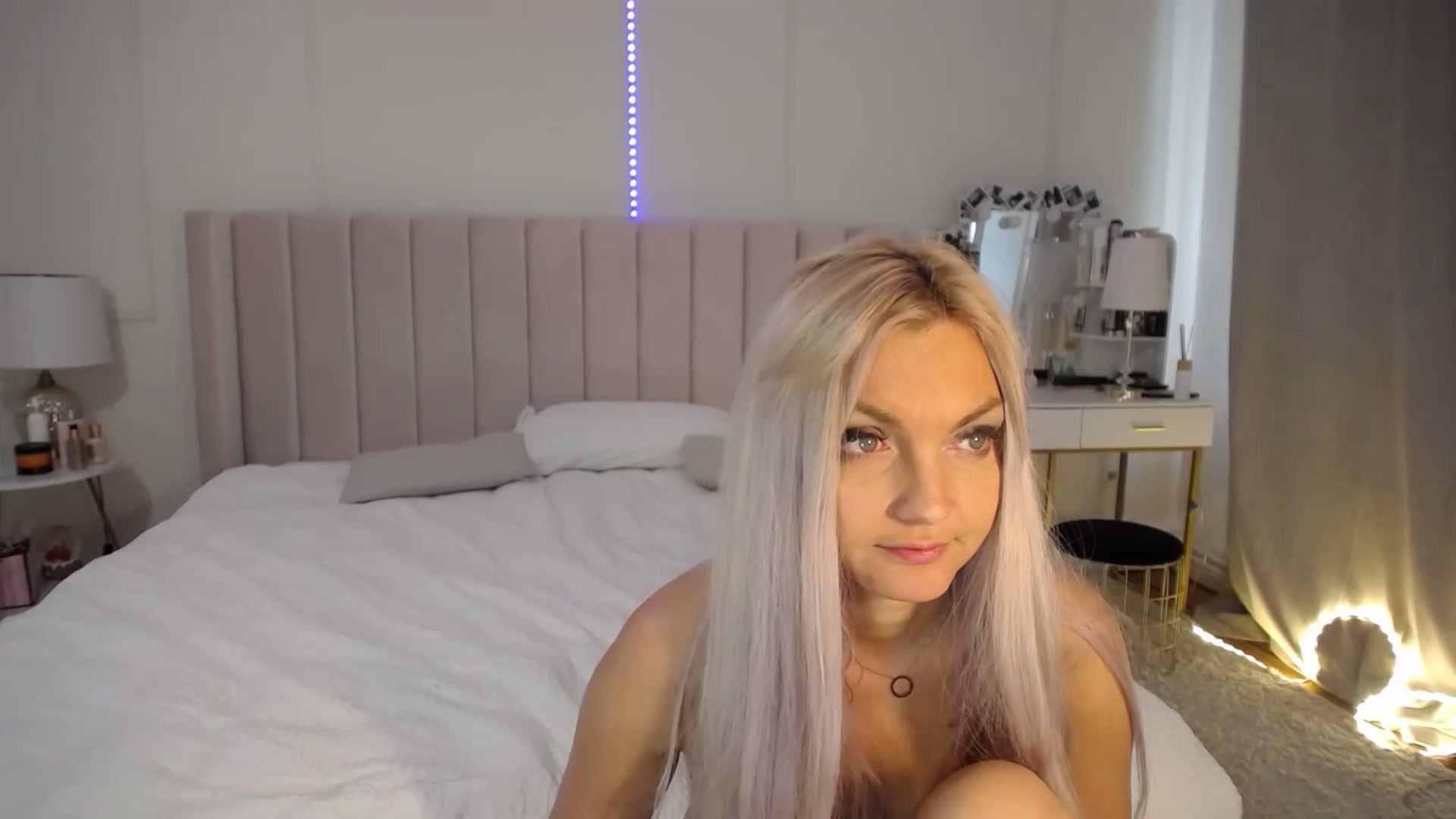Gallery image thumbnail from AlissyaMay's myfreecams stream on, 05/14/2025, 09:07 image 15 of 20