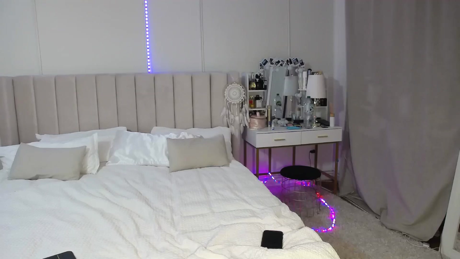 Gallery image thumbnail from AlissyaMay's myfreecams stream on, 05/24/2025, 23:57 image 5 of 20