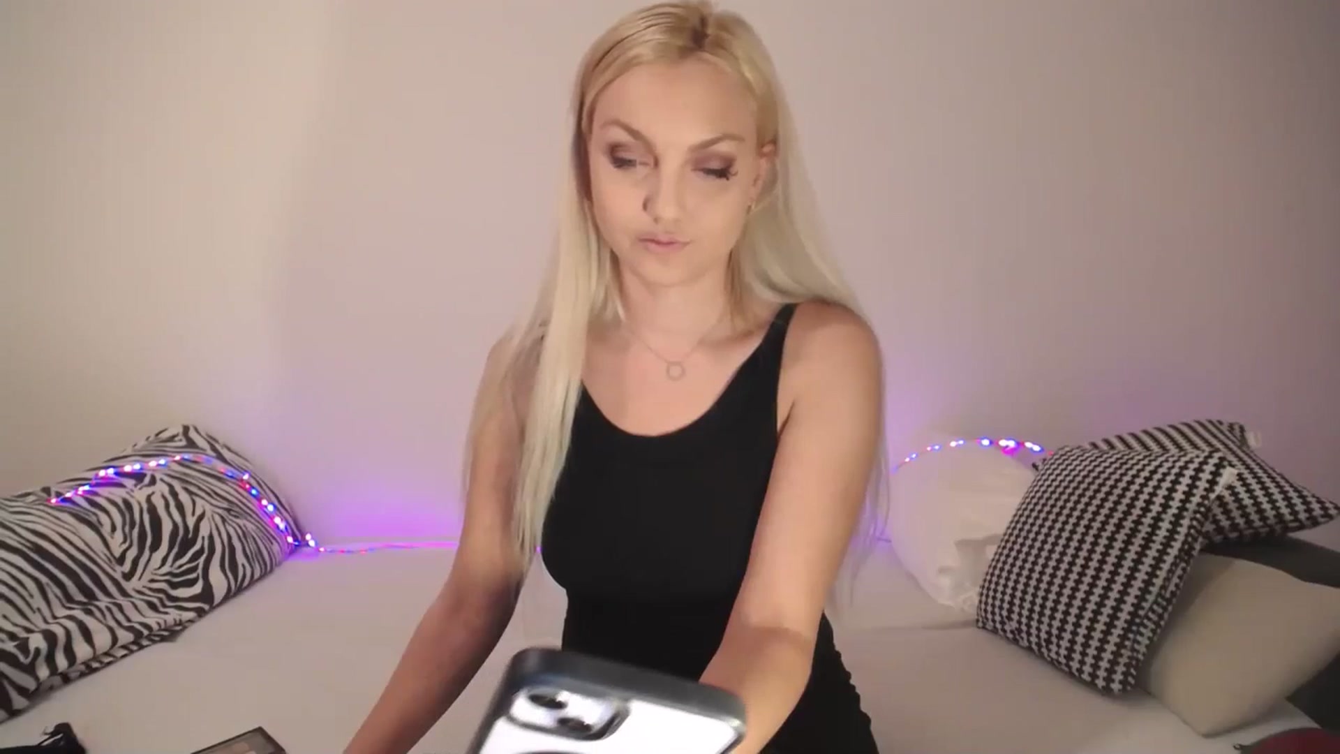 Gallery image thumbnail from AlissyaMay's myfreecams stream on, 06/09/2025, 02:54 image 8 of 20