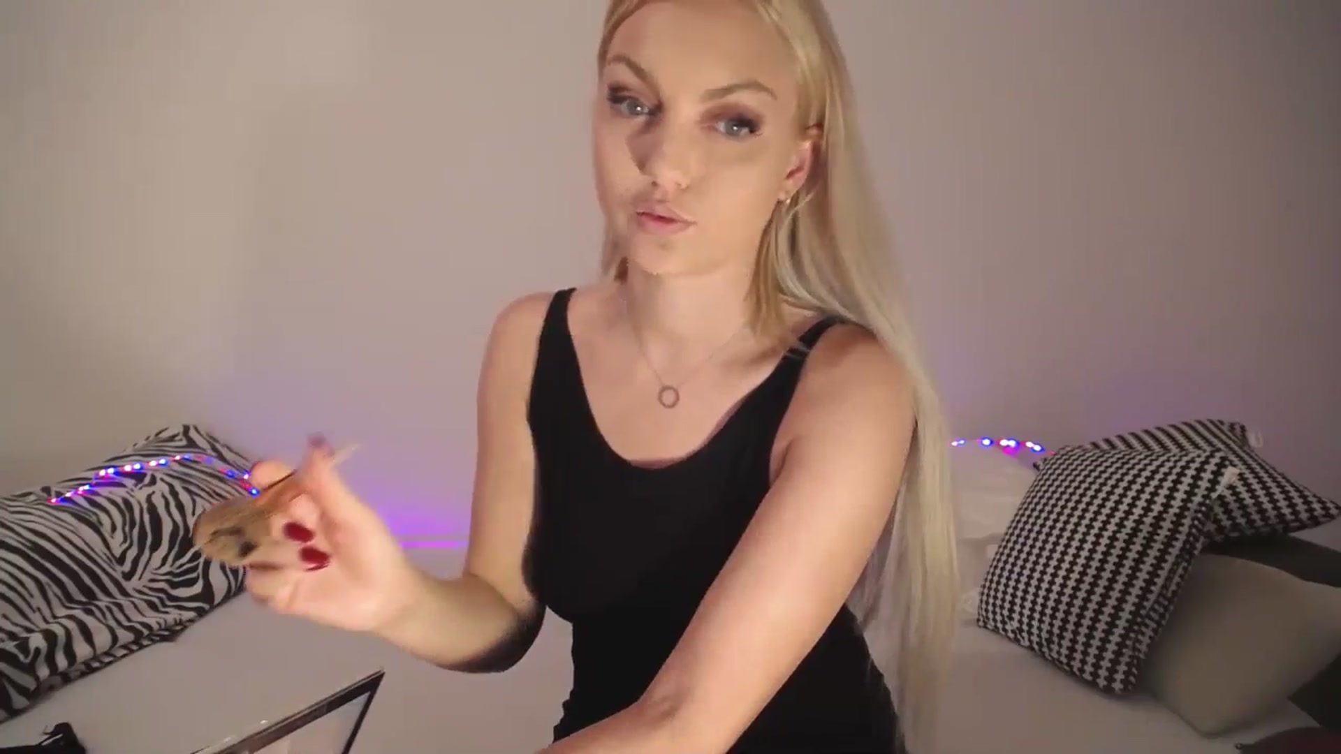 Gallery image thumbnail from AlissyaMay's myfreecams stream on, 06/09/2025, 02:54 image 2 of 20