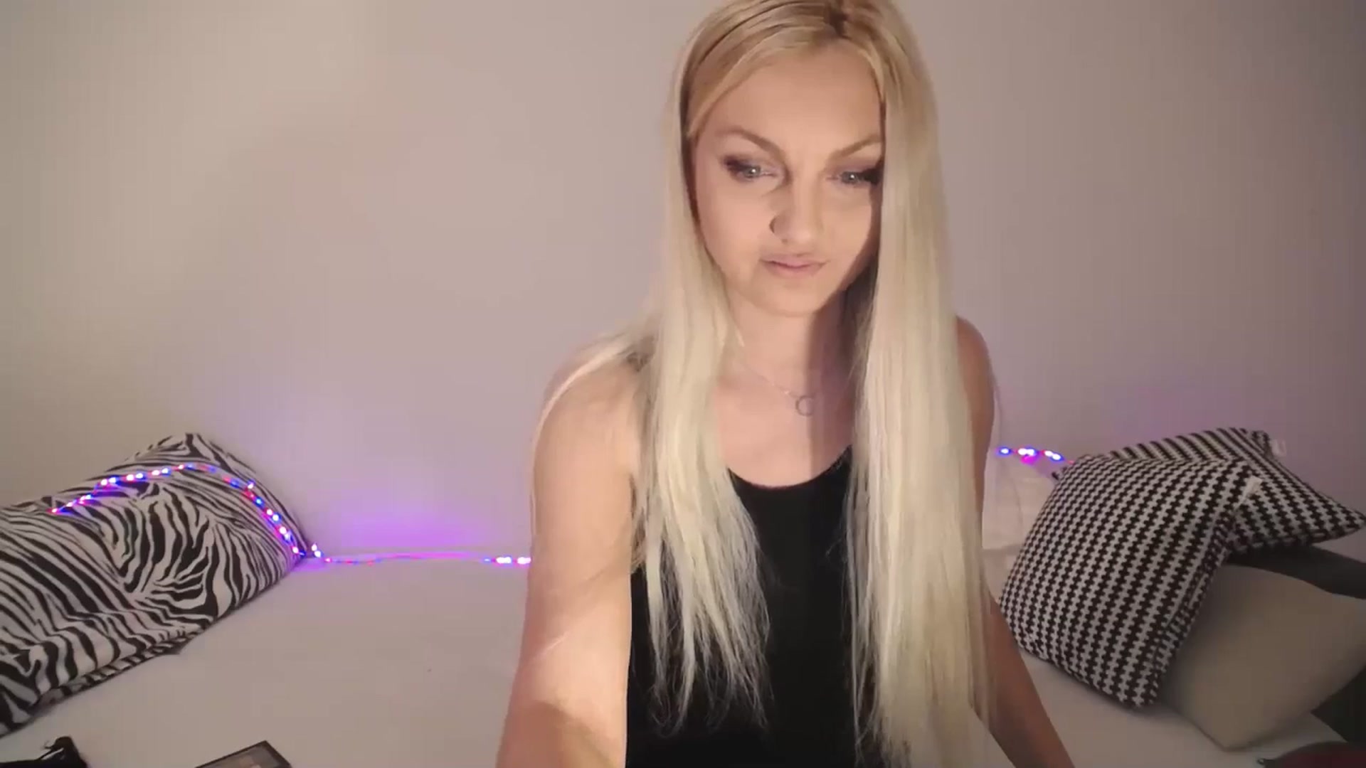 Gallery image thumbnail from AlissyaMay's myfreecams stream on, 06/09/2025, 02:54 image 15 of 20