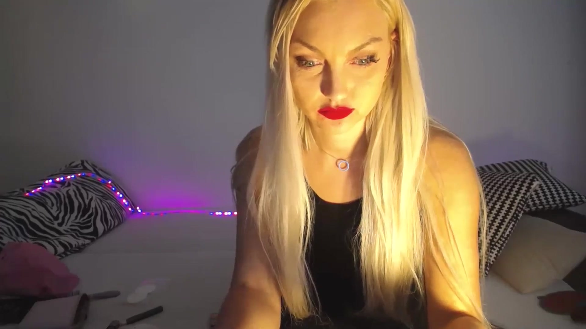 Gallery image thumbnail from AlissyaMay's myfreecams stream on, 06/09/2025, 07:01 image 12 of 20