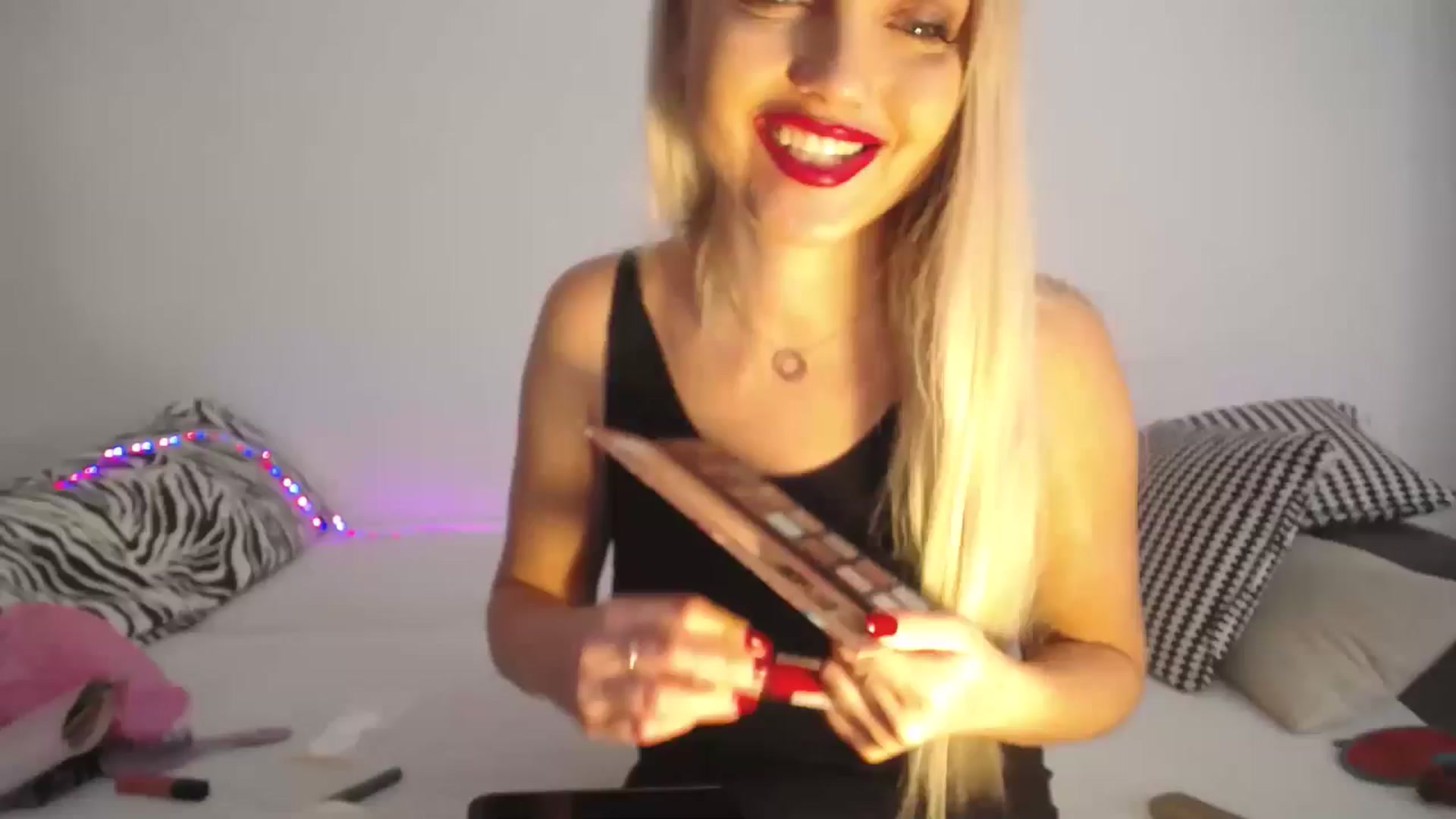 Gallery image thumbnail from AlissyaMay's myfreecams stream on, 06/09/2025, 07:01 image 3 of 20