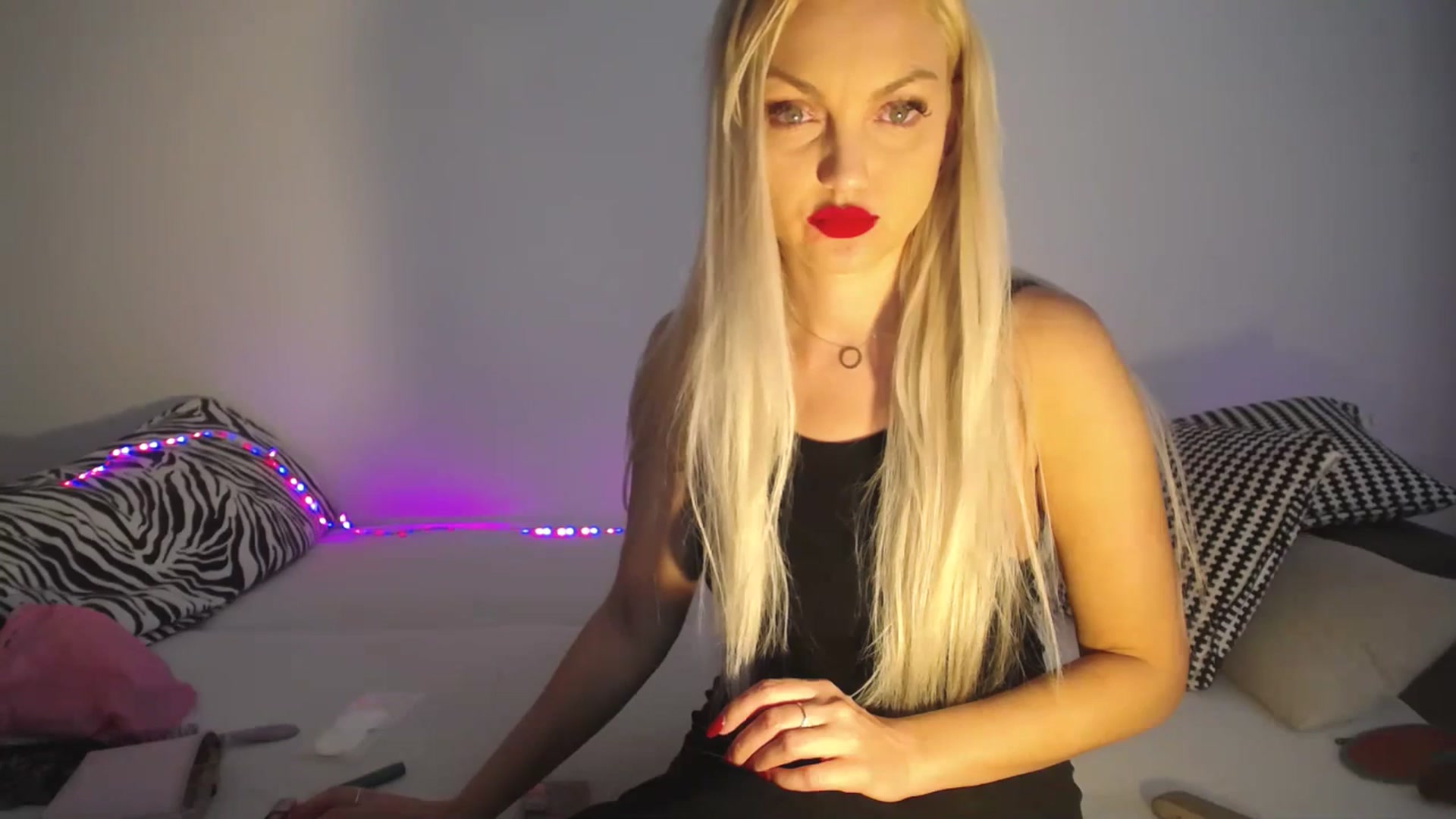 Gallery image thumbnail from AlissyaMay's myfreecams stream on, 06/09/2025, 07:01 image 16 of 20