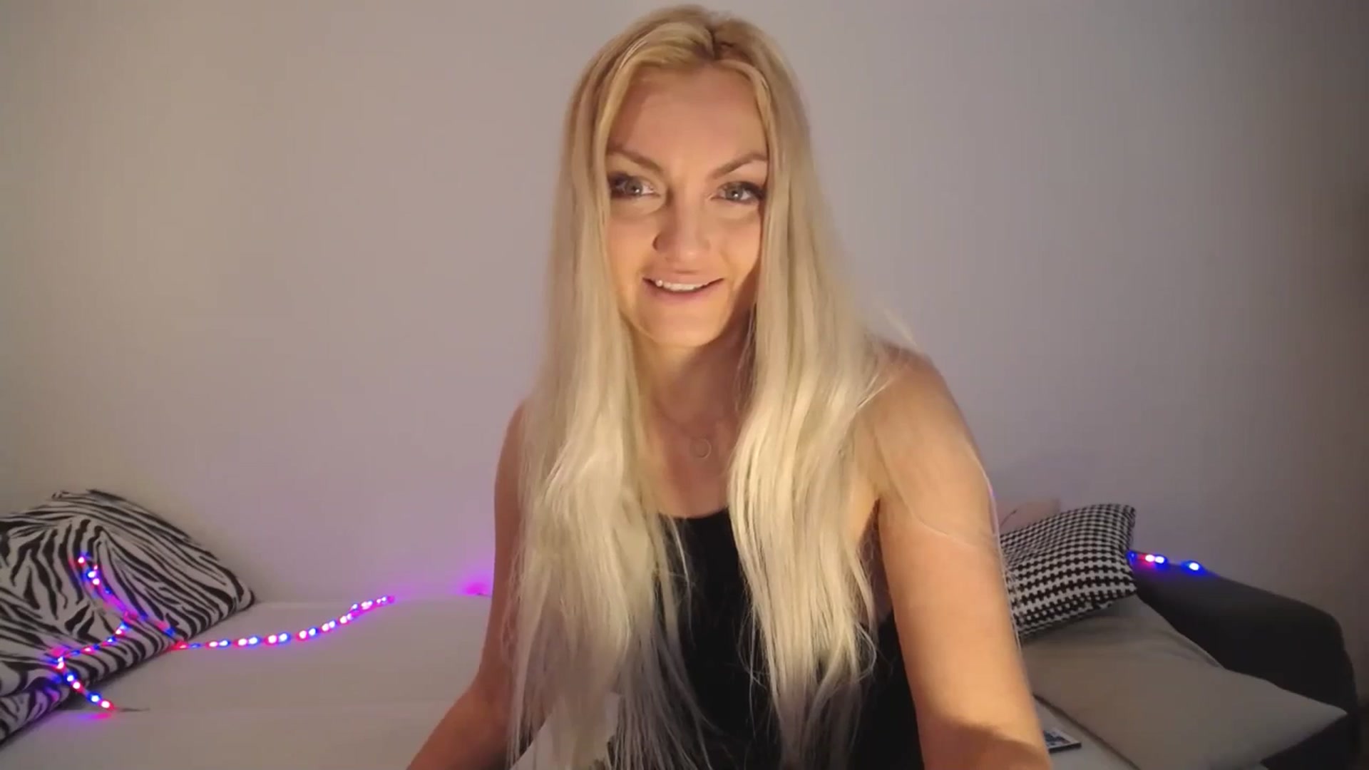 Gallery image thumbnail from AlissyaMay's myfreecams stream on, 06/10/2025, 05:22 image 5 of 20