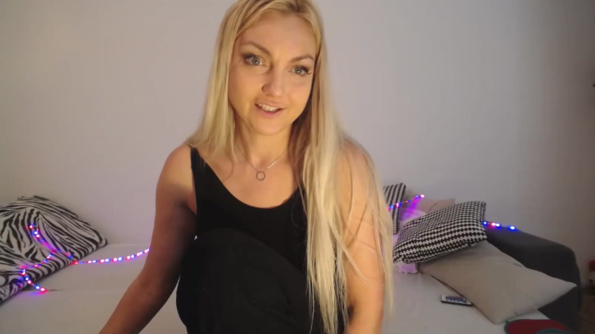 Gallery image thumbnail from AlissyaMay's myfreecams stream on, 06/10/2025, 06:26 image 7 of 20