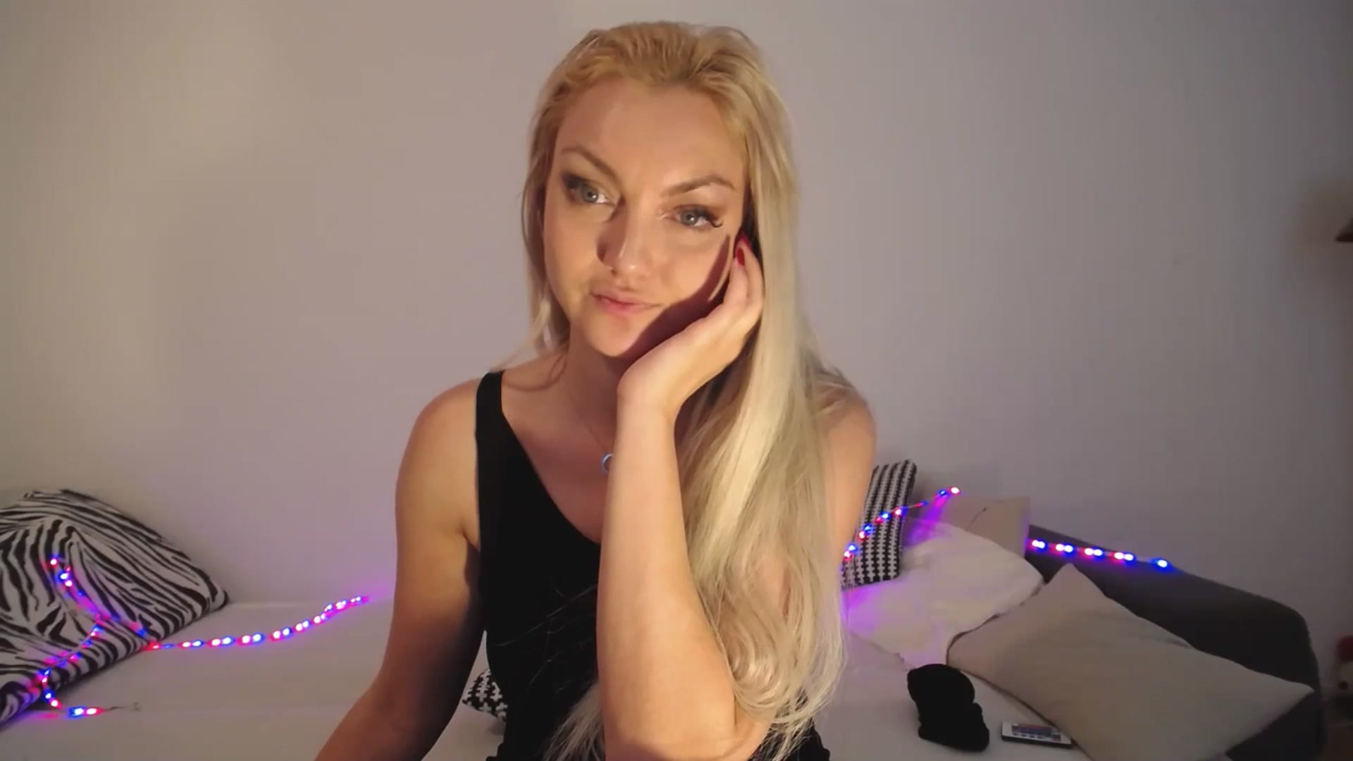 Gallery image thumbnail from AlissyaMay's myfreecams stream on, 06/10/2025, 08:52 image 15 of 20