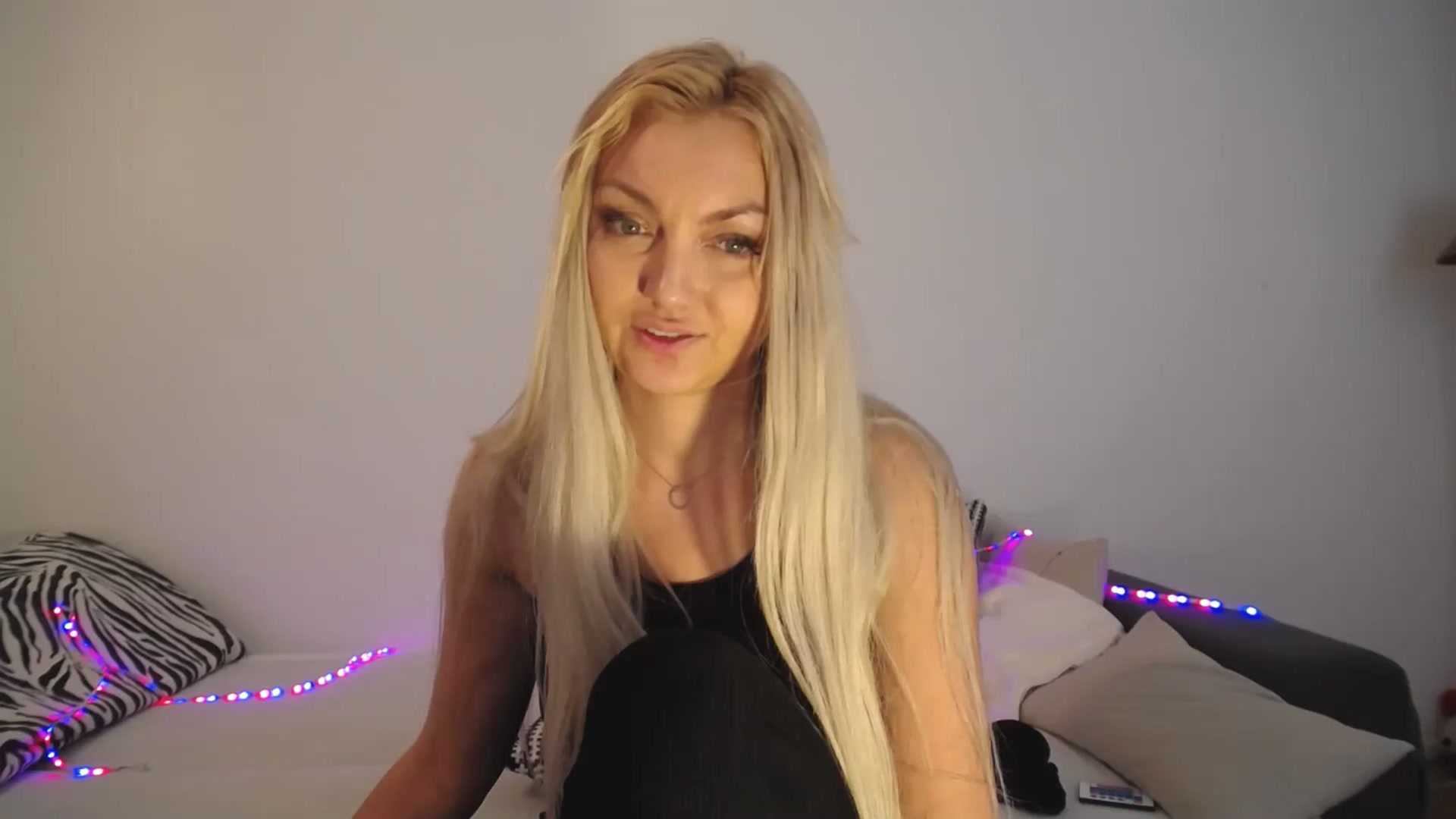 Gallery image thumbnail from AlissyaMay's myfreecams stream on, 06/10/2025, 08:52 image 3 of 20