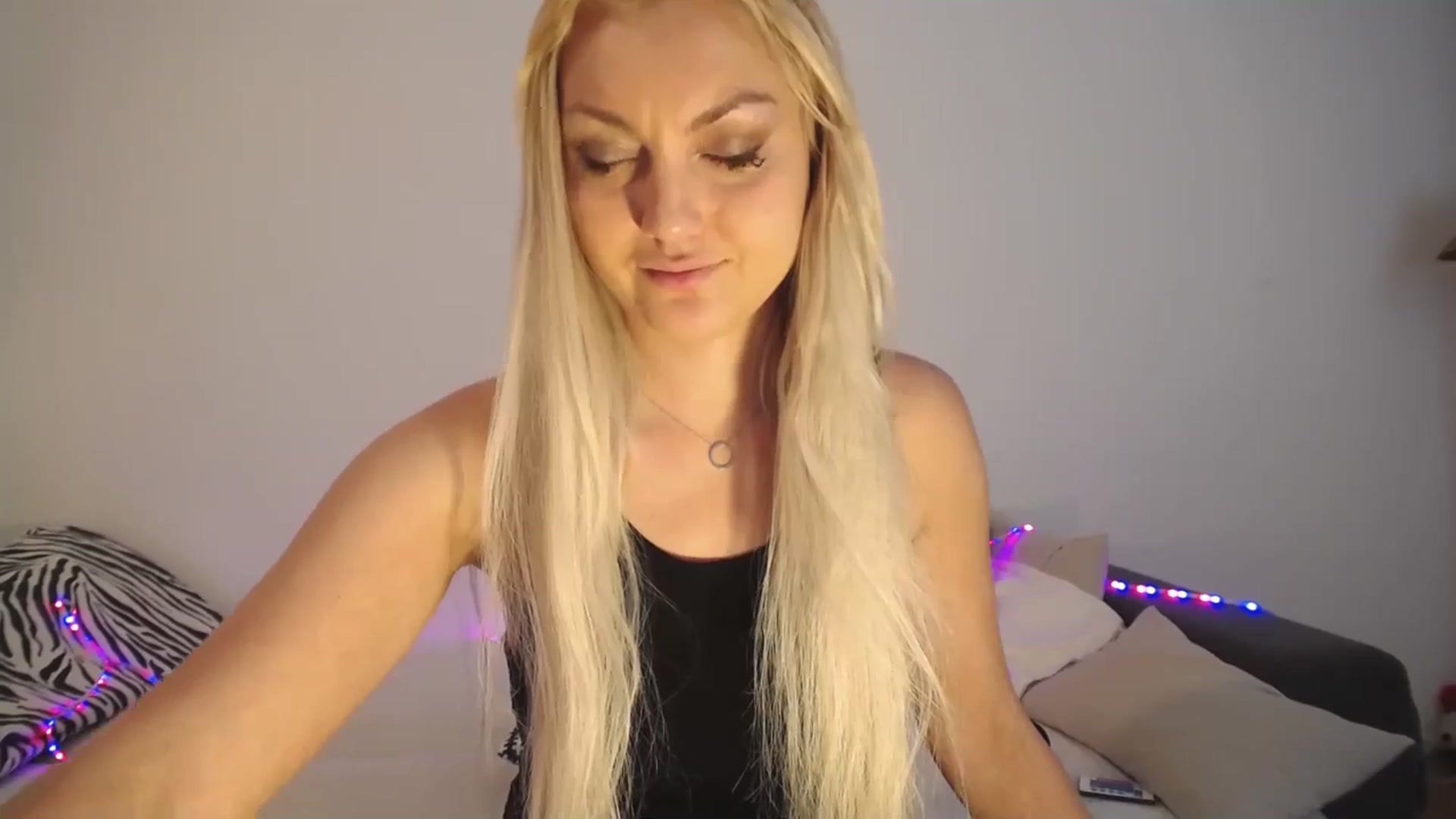 Gallery image thumbnail from AlissyaMay's myfreecams stream on, 06/10/2025, 08:52 image 6 of 20