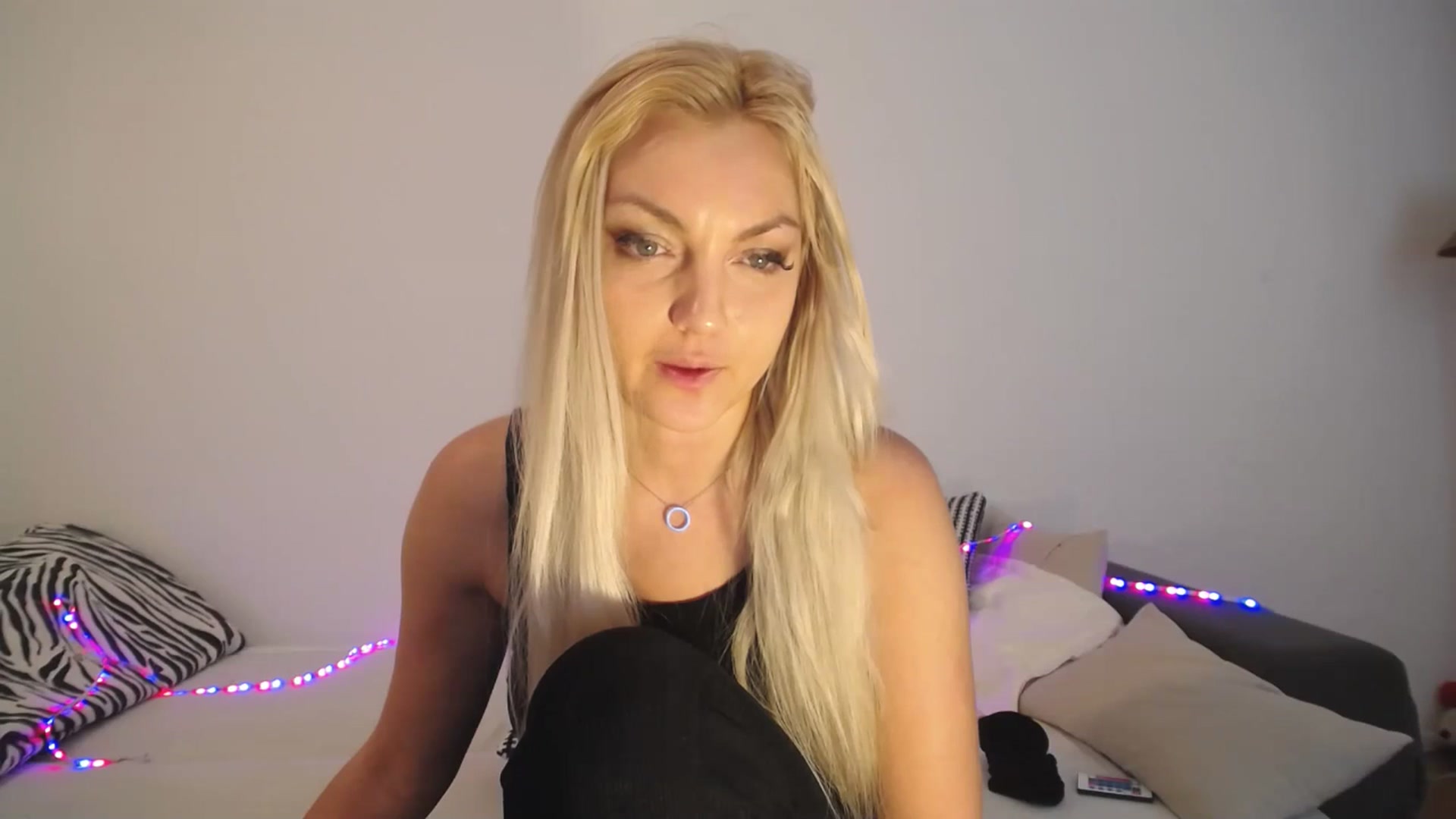 Gallery image thumbnail from AlissyaMay's myfreecams stream on, 06/10/2025, 08:52 image 9 of 20