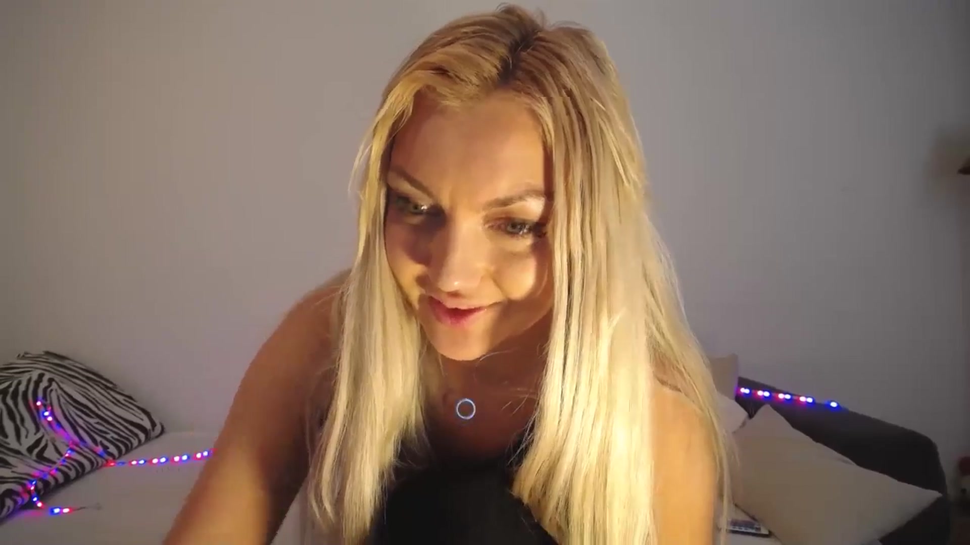 Gallery image thumbnail from AlissyaMay's myfreecams stream on, 06/10/2025, 08:52 image 4 of 20