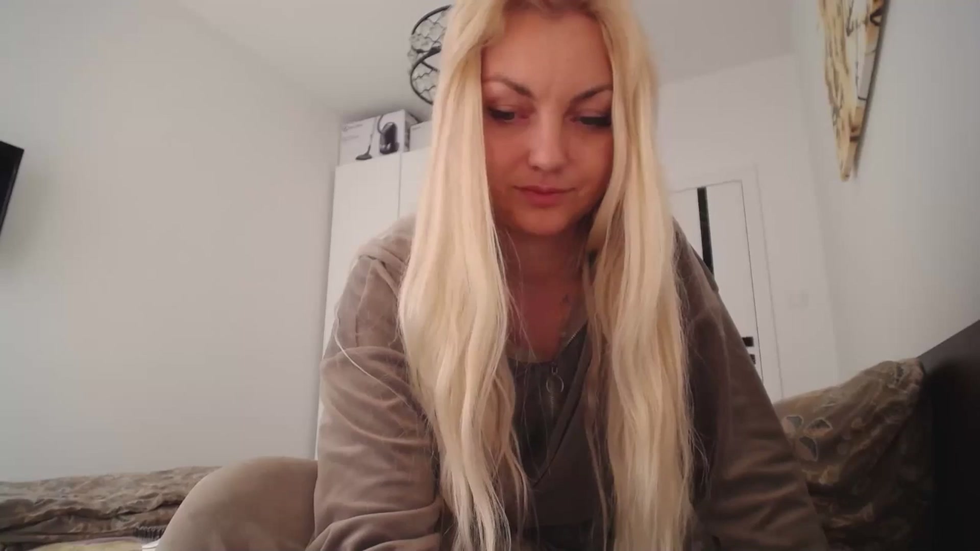 Gallery image thumbnail from AlissyaMay's myfreecams stream on, 06/12/2025, 05:22 image 6 of 20