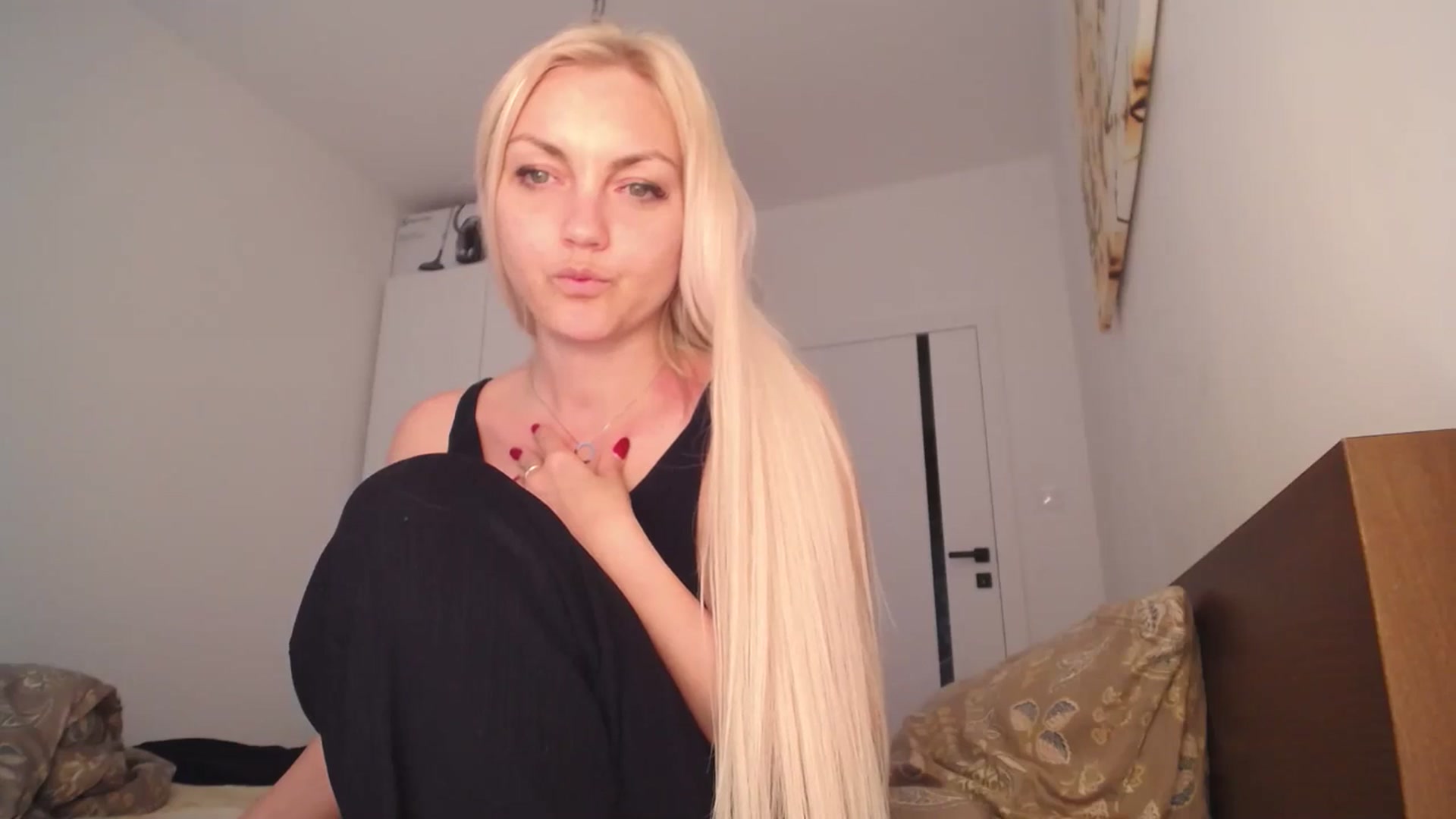 Gallery image thumbnail from AlissyaMay's myfreecams stream on, 06/12/2025, 18:11 image 8 of 20