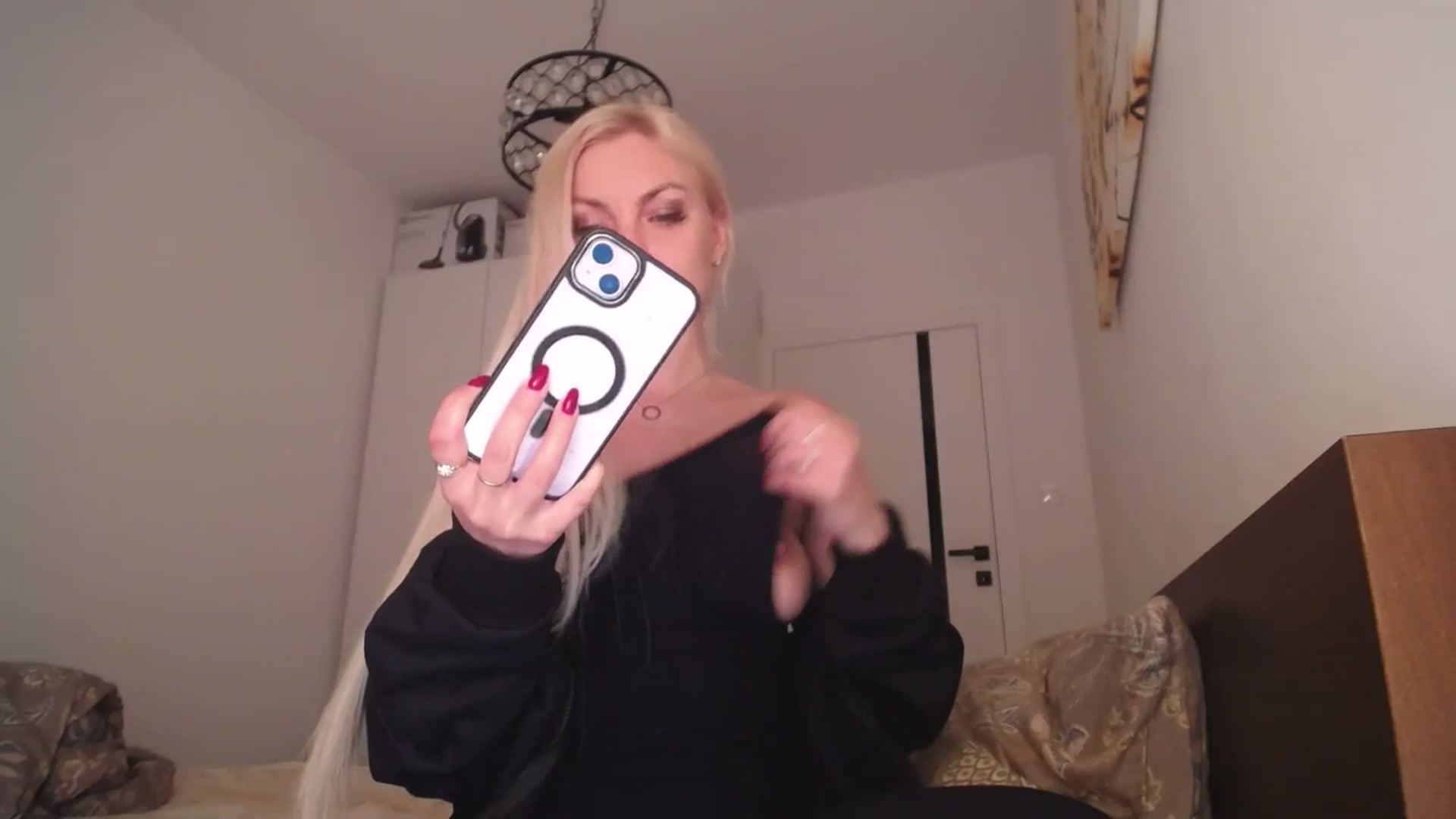 Gallery image thumbnail from AlissyaMay's myfreecams stream on, 06/12/2025, 19:07 image 6 of 20