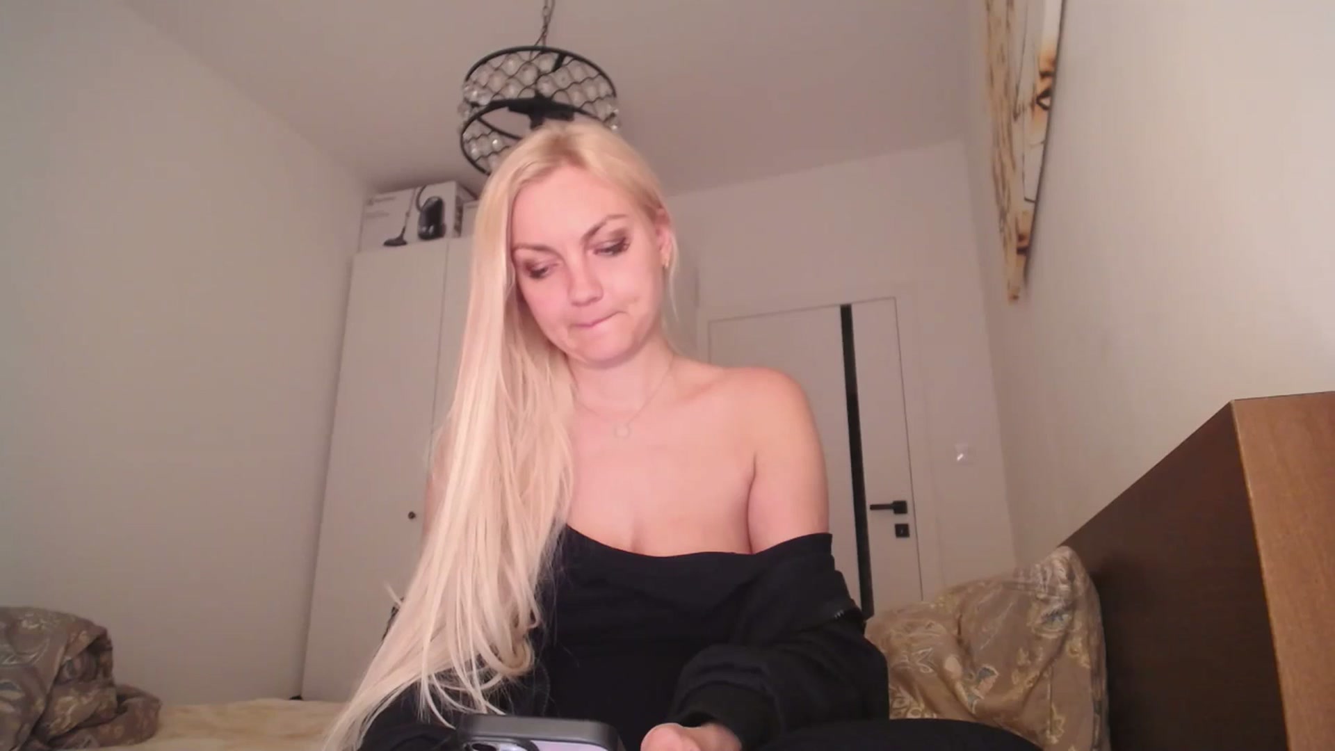 Gallery image thumbnail from AlissyaMay's myfreecams stream on, 06/12/2025, 19:07 image 8 of 20