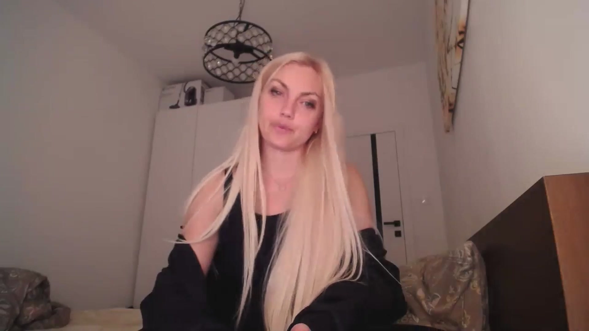 Gallery image thumbnail from AlissyaMay's myfreecams stream on, 06/12/2025, 19:07 image 5 of 20
