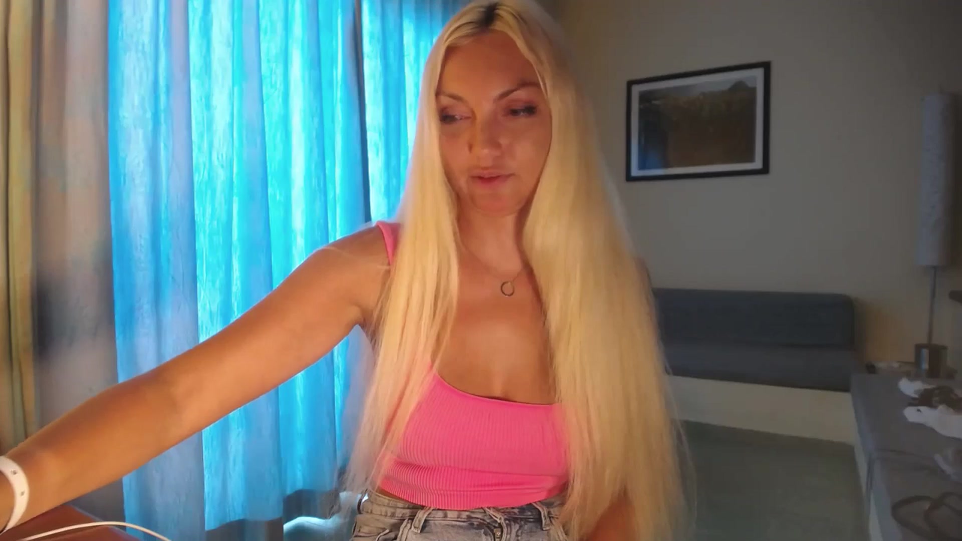 Gallery image thumbnail from AlissyaMay's myfreecams stream on, 07/12/2025, 20:32 image 6 of 20