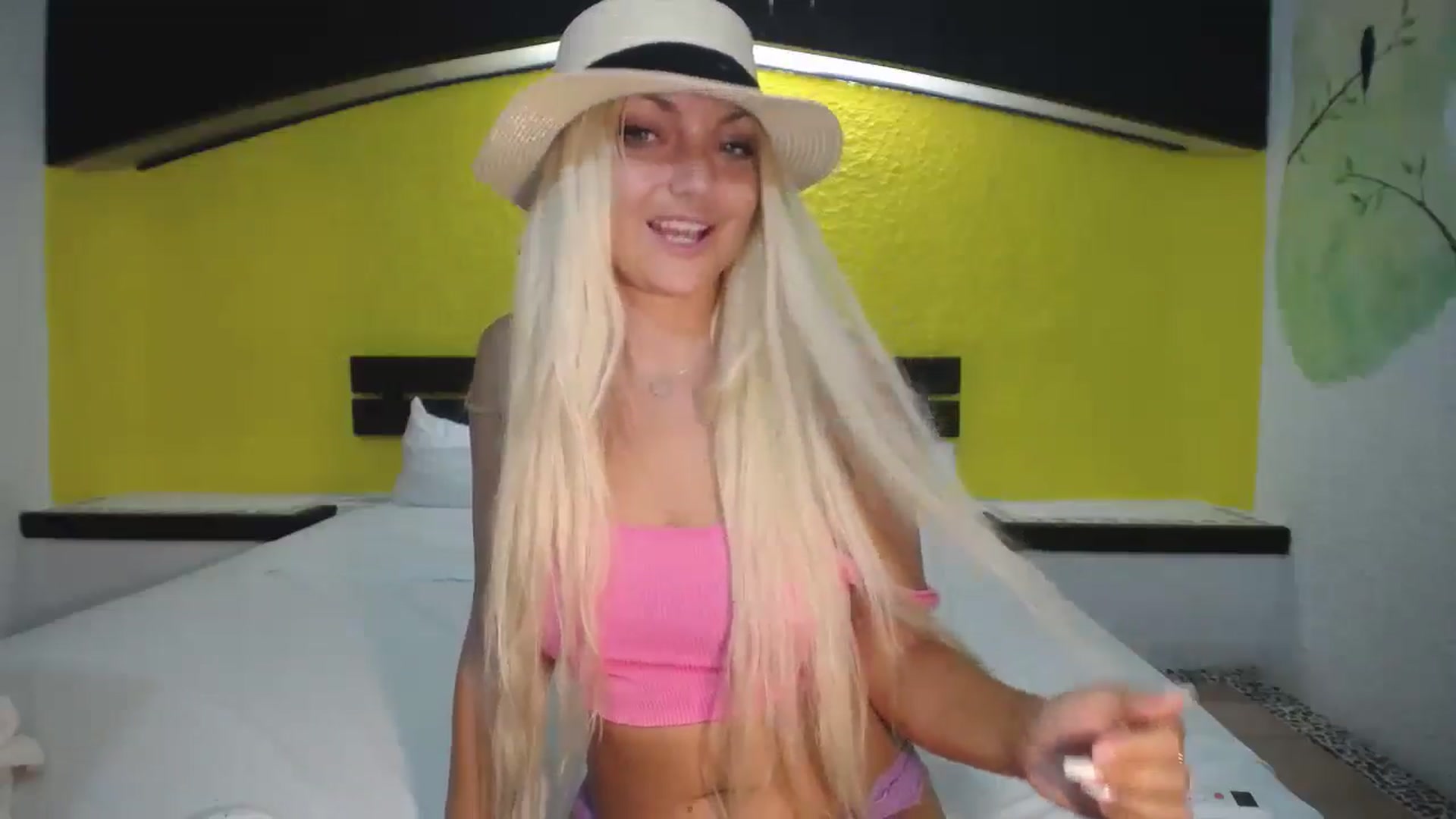 Gallery image thumbnail from AlissyaMay's myfreecams stream on, 07/21/2025, 05:36 image 2 of 20