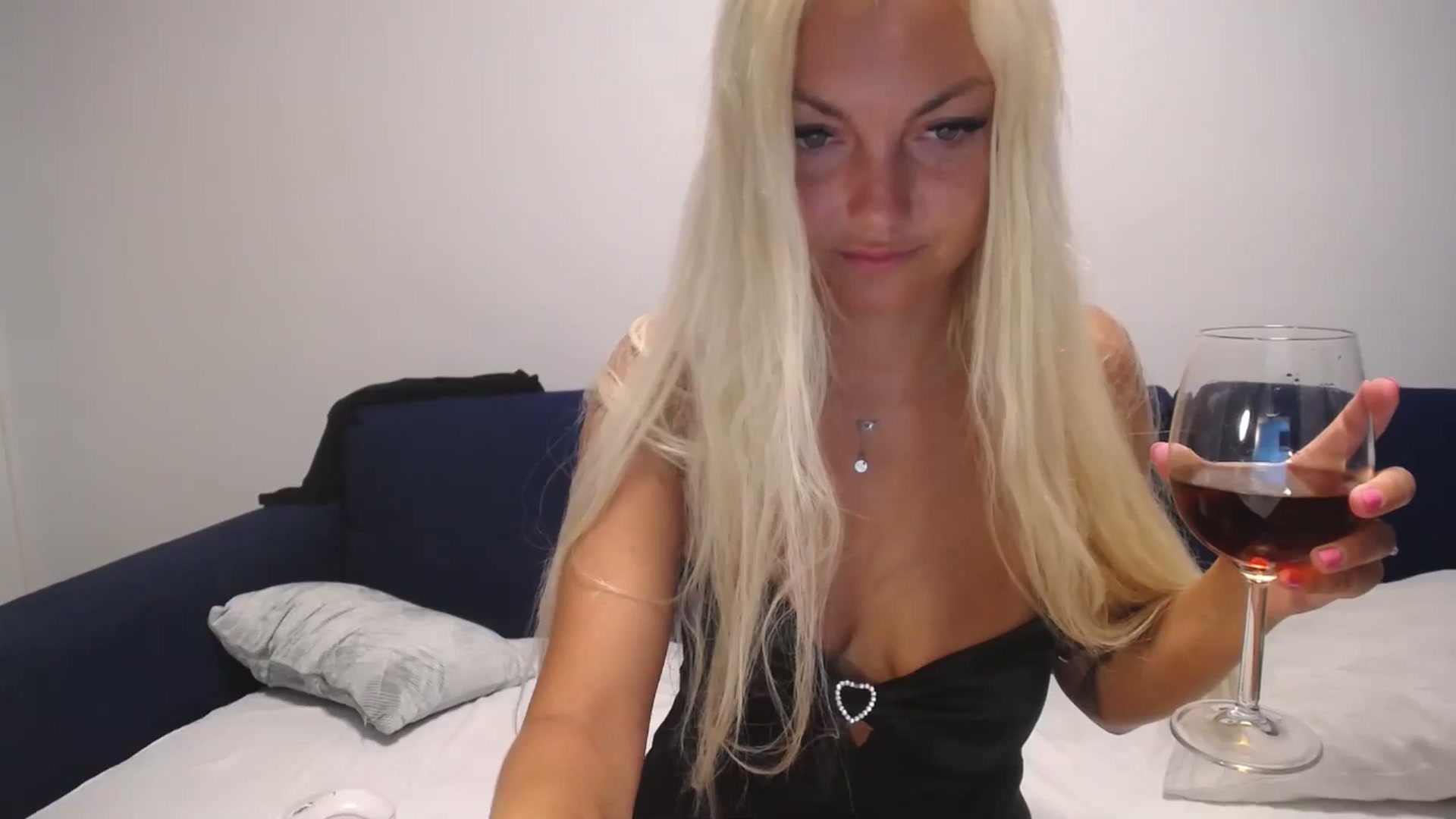 Gallery image thumbnail from AlissyaMay's myfreecams stream on, 08/03/2025, 06:08 image 4 of 20