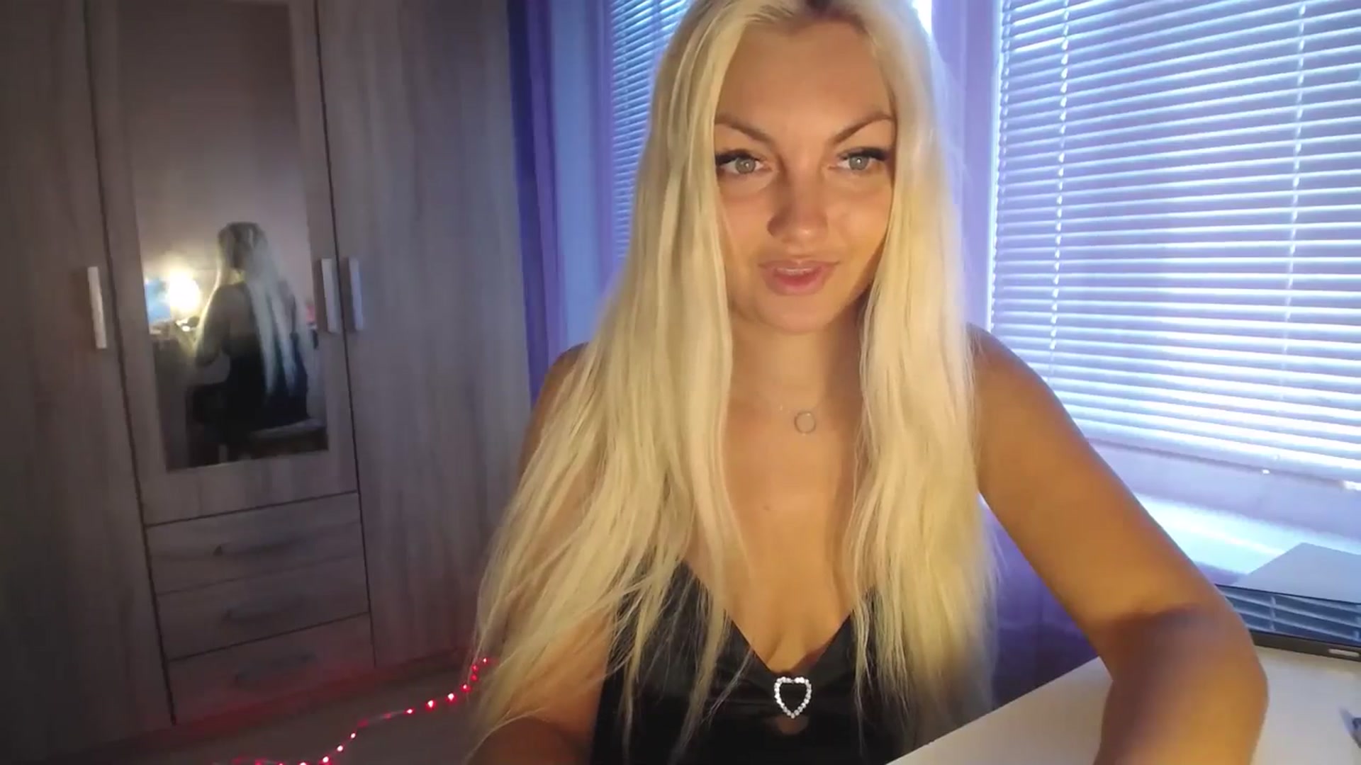 Gallery image thumbnail from AlissyaMay's myfreecams stream on, 08/11/2025, 08:00 image 5 of 20