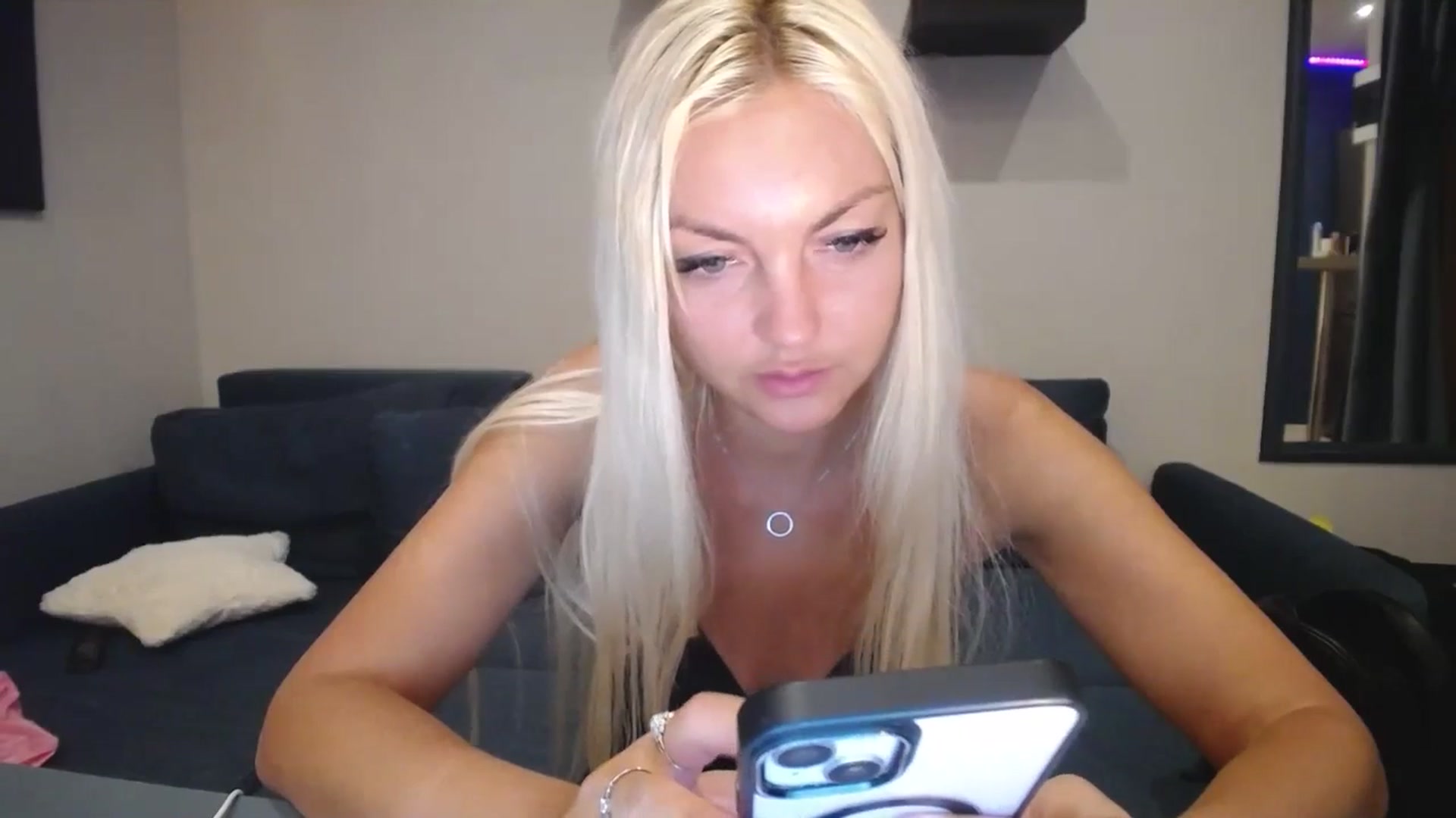 Gallery image thumbnail from AlissyaMay's myfreecams stream on, 08/12/2025, 11:09 image 4 of 20