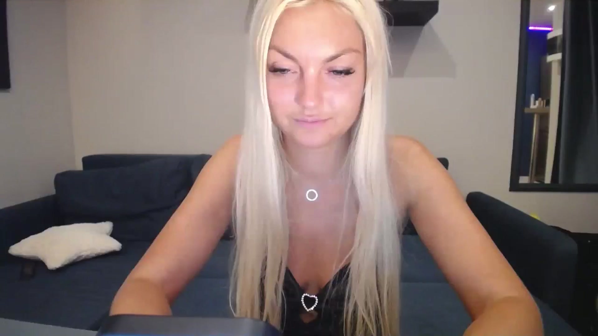 Gallery image thumbnail from AlissyaMay's myfreecams stream on, 08/12/2025, 13:28 image 9 of 20
