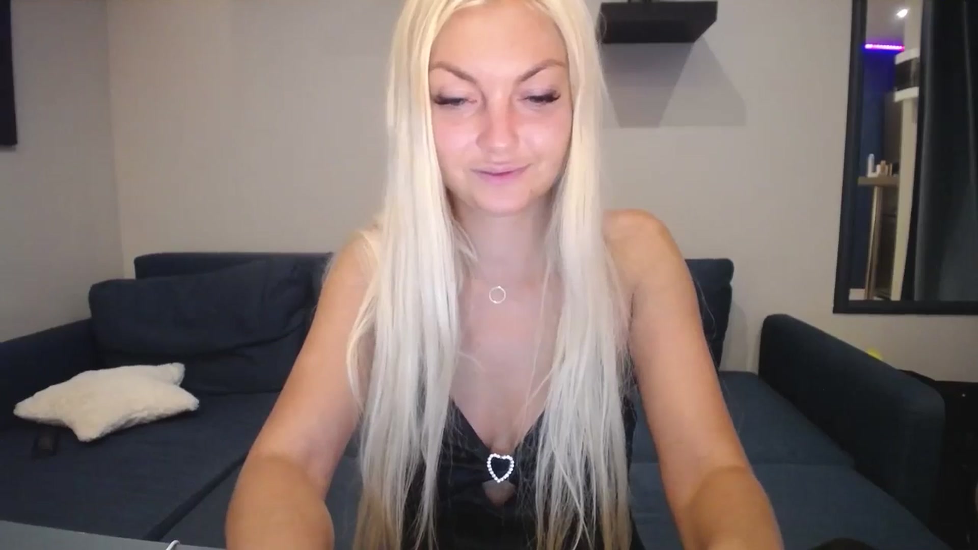 Gallery image thumbnail from AlissyaMay's myfreecams stream on, 08/12/2025, 13:28 image 12 of 20