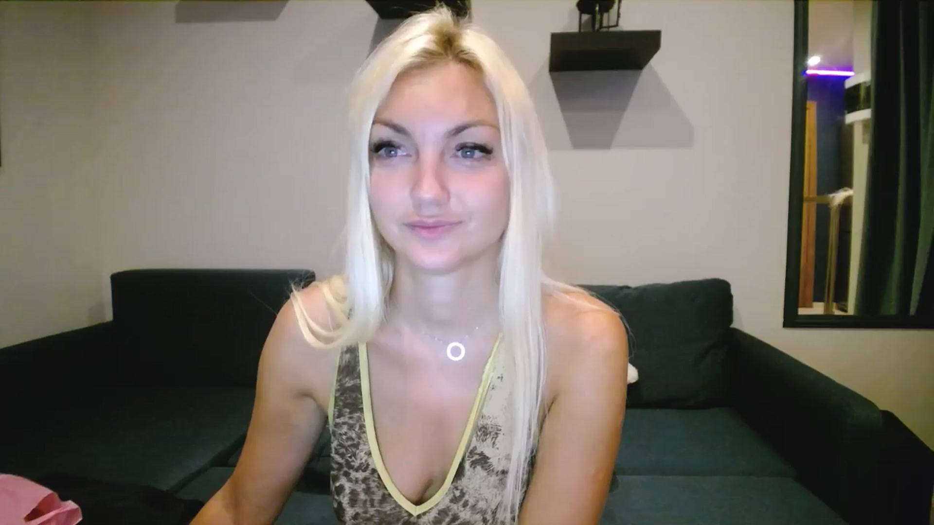Gallery image thumbnail from AlissyaMay's myfreecams stream on, 08/16/2025, 23:24 image 10 of 20