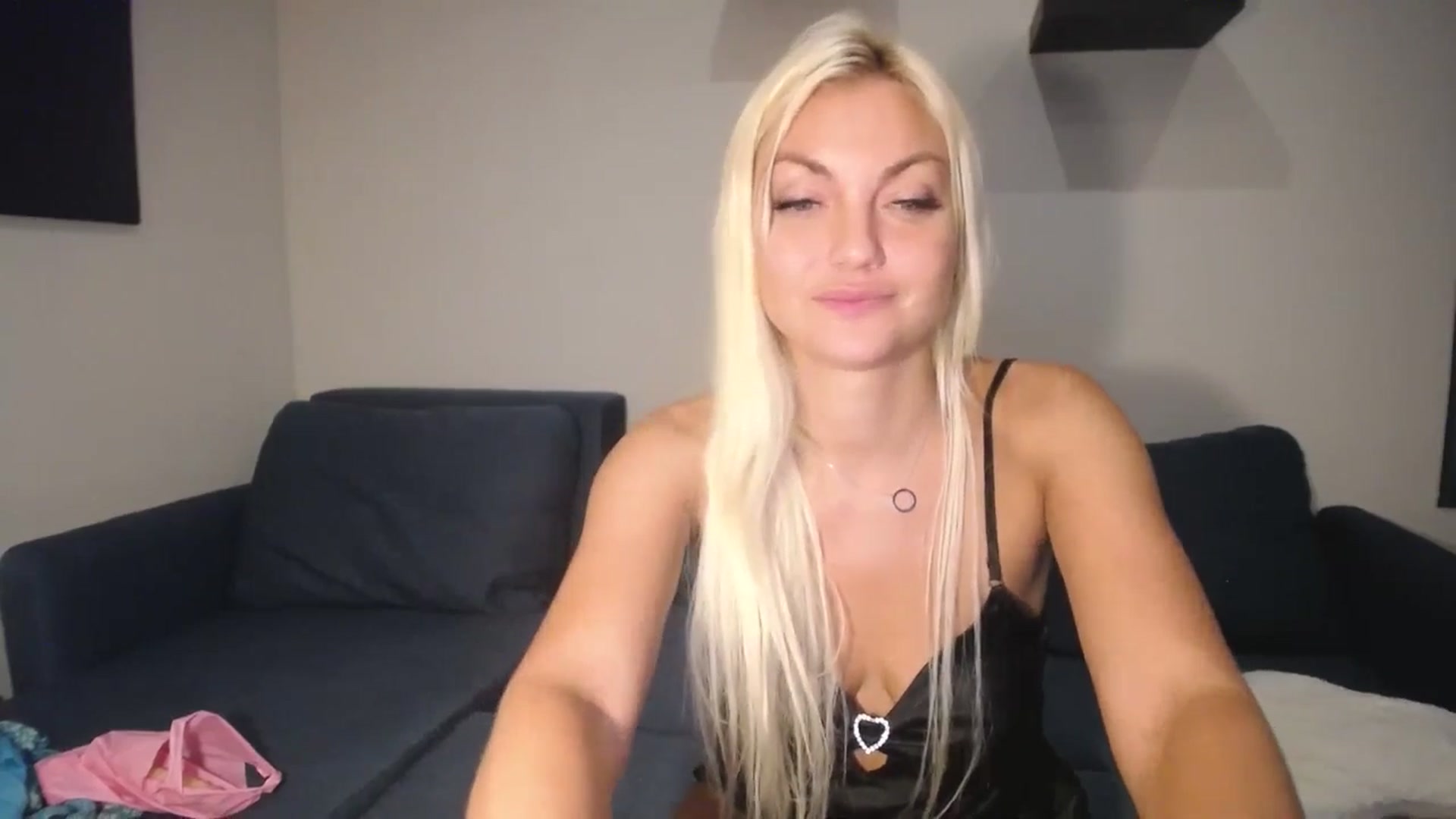 Gallery image thumbnail from AlissyaMay's myfreecams stream on, 08/17/2025, 22:56 image 18 of 20